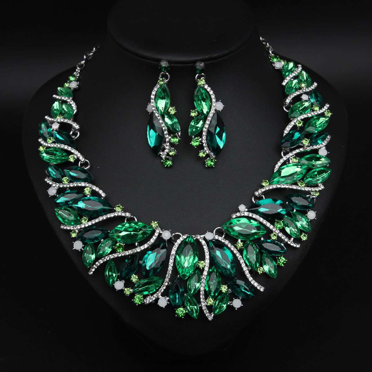 Set aus Kristallen und farbigen Zirkonia, modisch, 2 TEILE