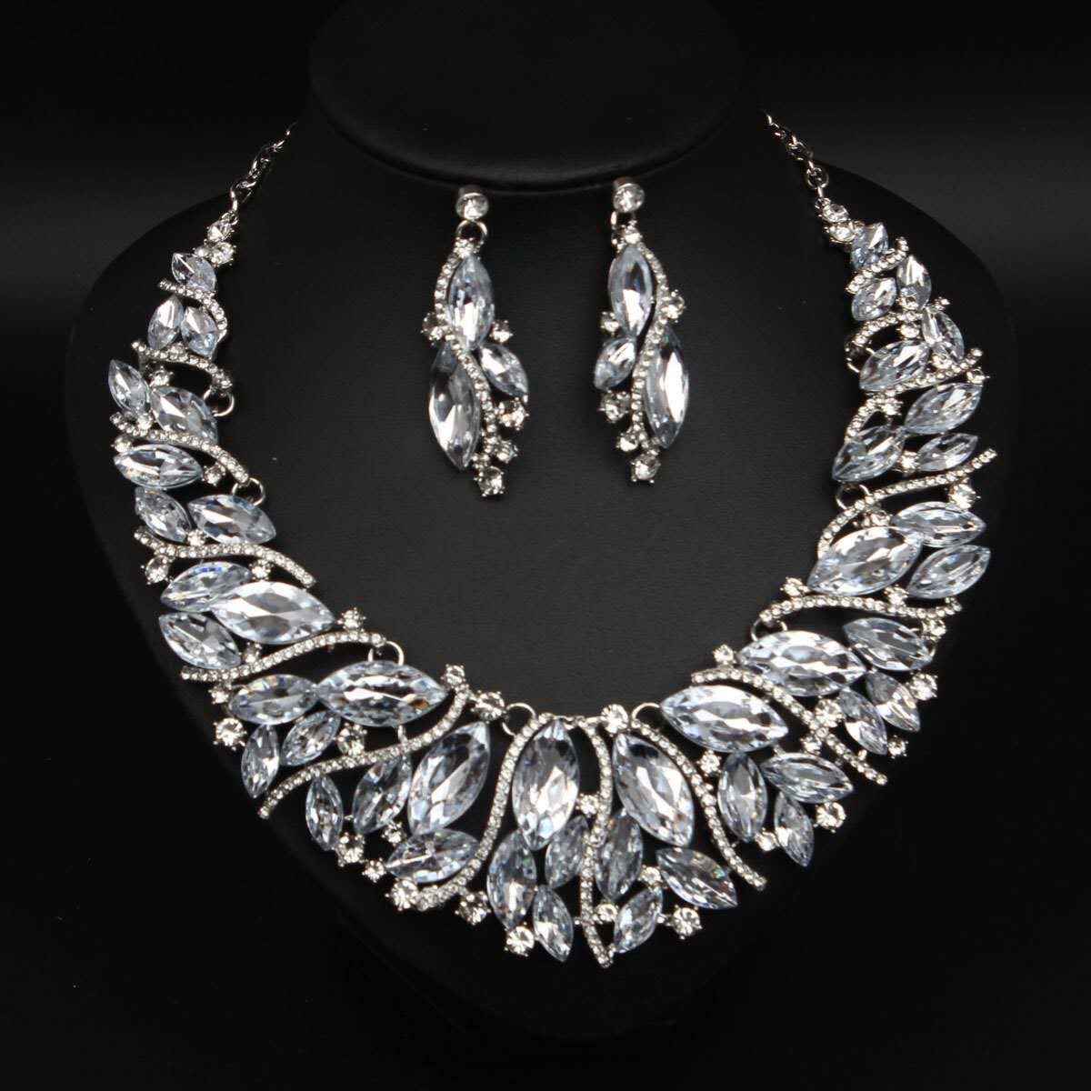 Set aus Kristallen und farbigen Zirkonia, modisch, 2 TEILE