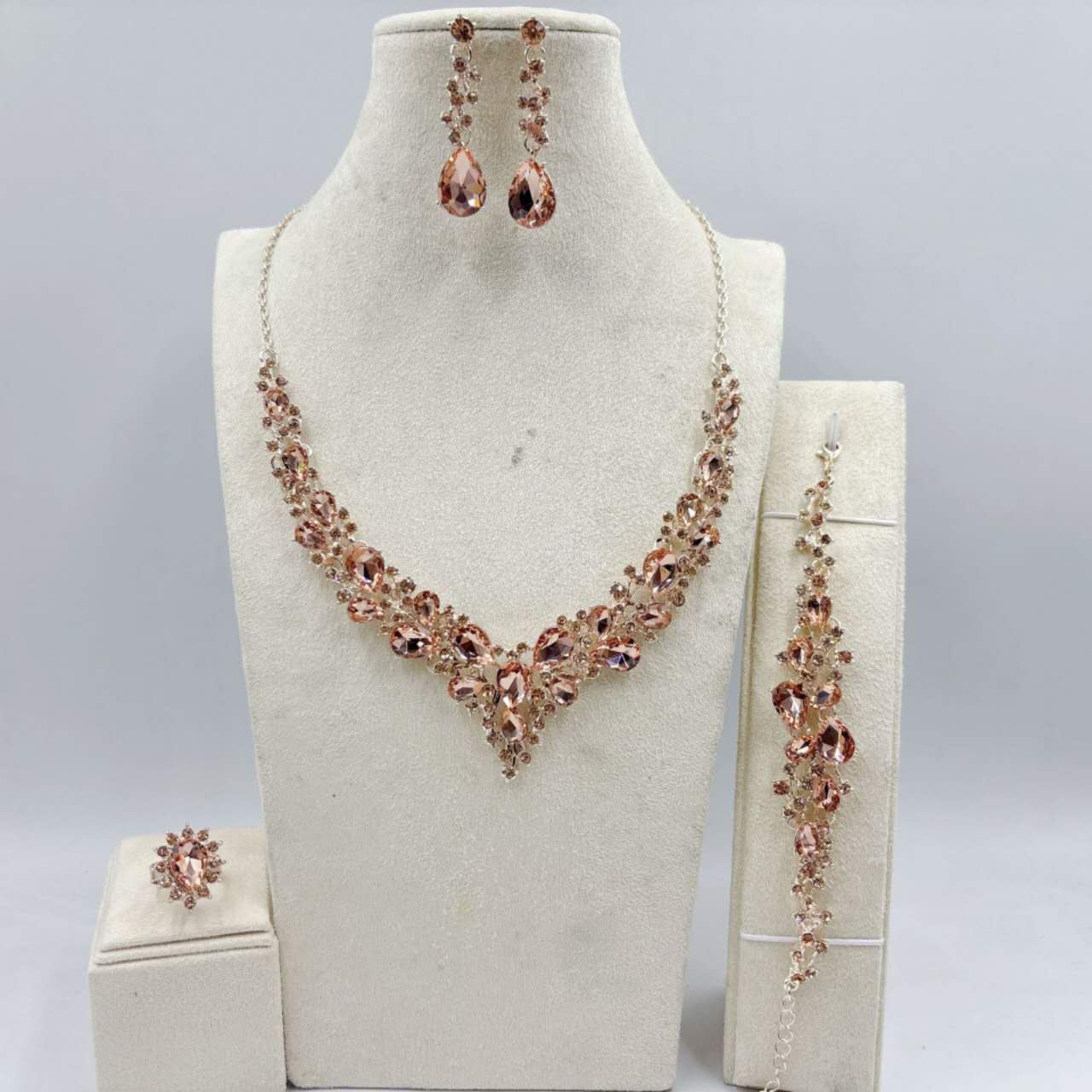 Modisches Zirkonia-Strass-Set 4-teilig