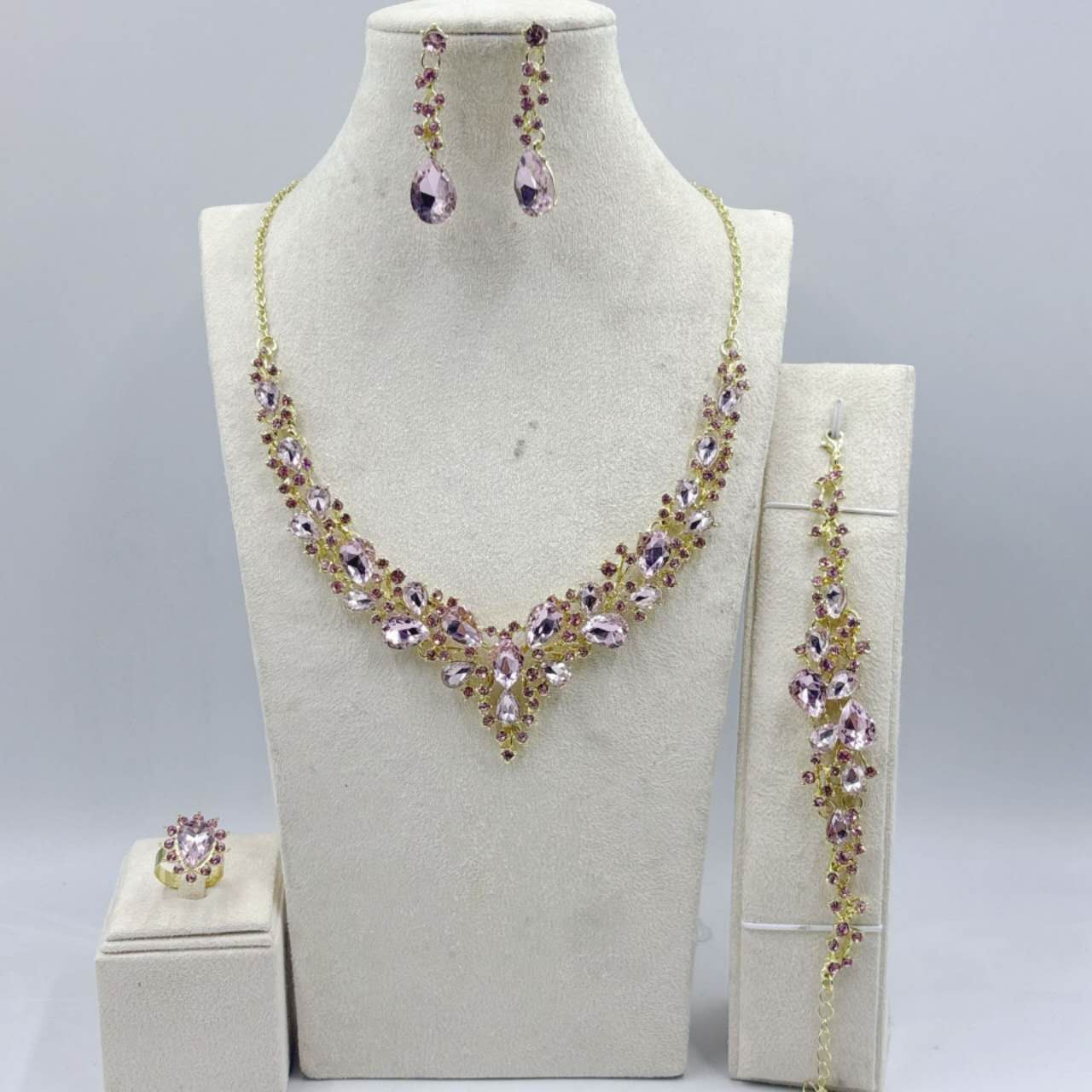 Modisches Zirkonia-Strass-Set 4-teilig