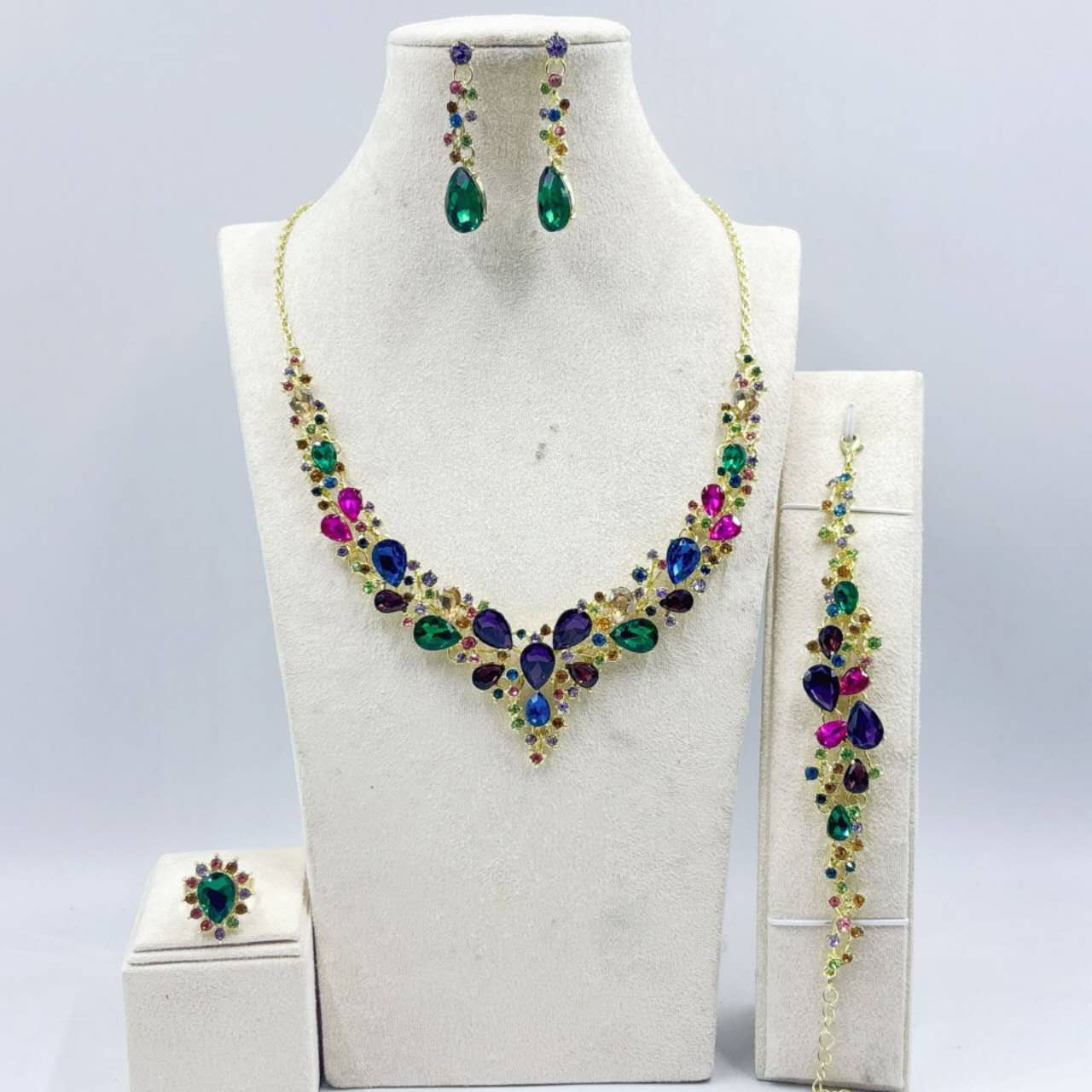 Modisches Zirkonia-Strass-Set 4-teilig