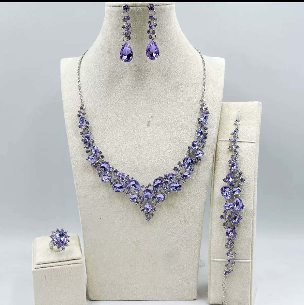 Modisches Zirkonia-Strass-Set 4-teilig