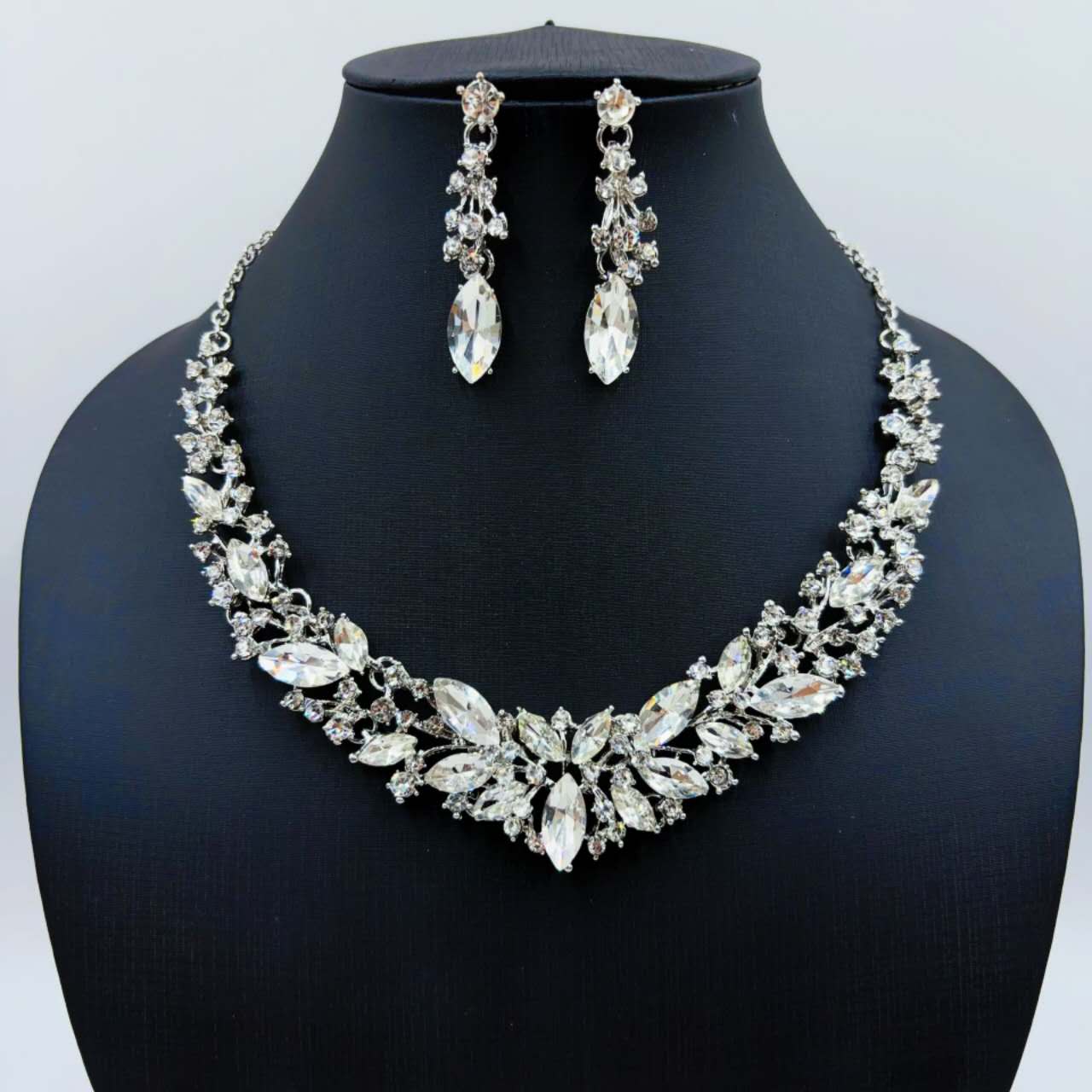 2-teiliges Schmuckset mit kubischem Zirkonia und funkelnden Kristallen, auffällige Statement-Halskette und Ohrhänger für Hochzeiten, Abende und formelle Anlässe, 6 Farbvarianten für Damen