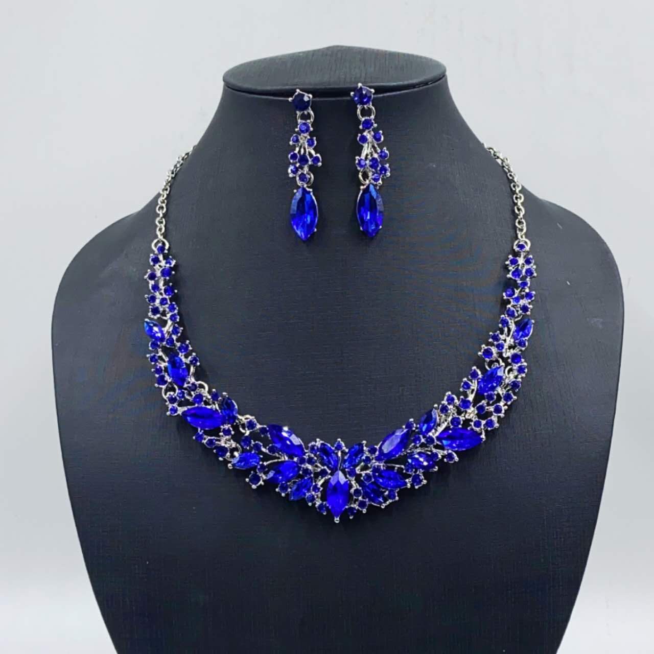 2-teiliges Schmuckset mit kubischem Zirkonia und funkelnden Kristallen, auffällige Statement-Halskette und Ohrhänger für Hochzeiten, Abende und formelle Anlässe, 6 Farbvarianten für Damen