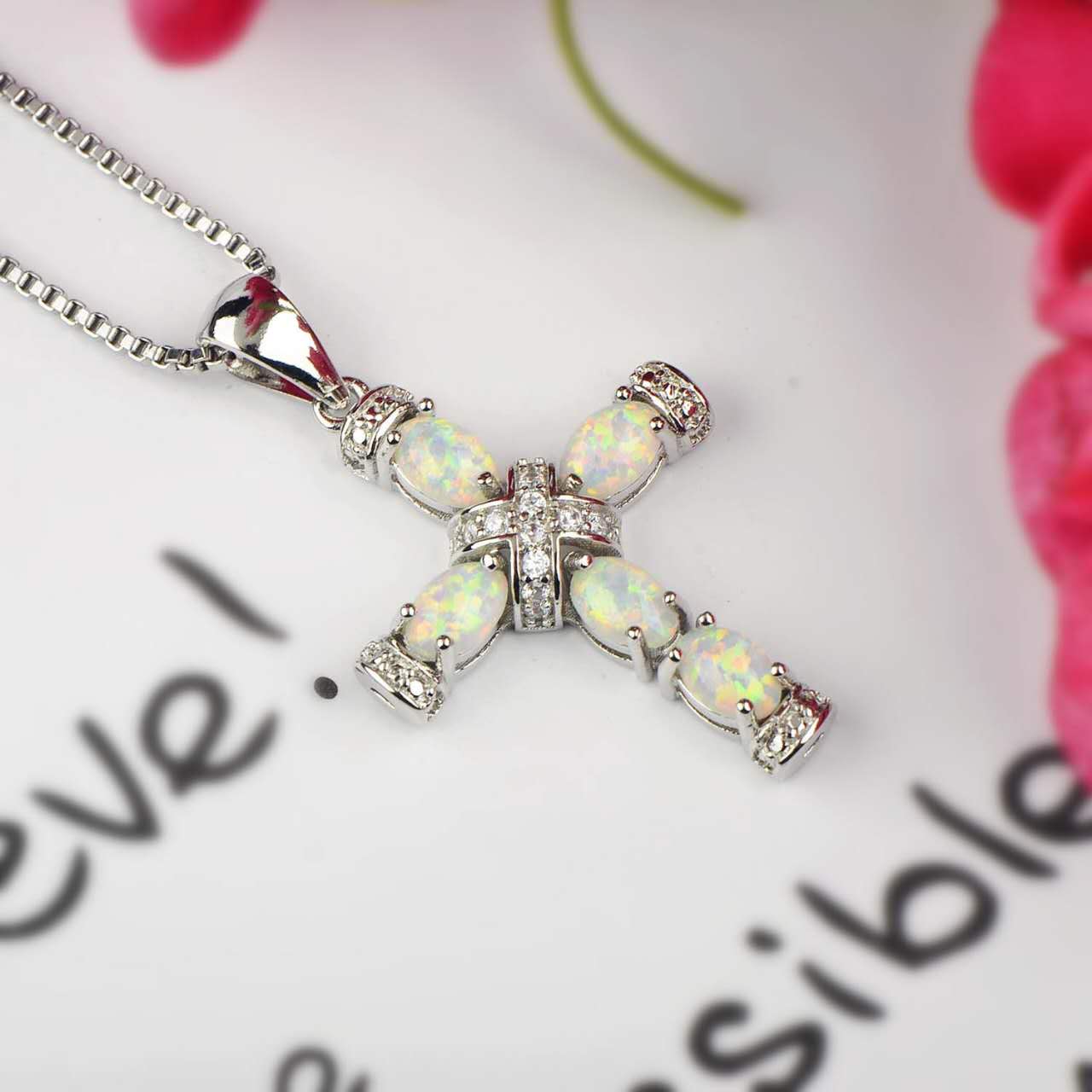 Vintage Kreuzkette mit Opal, schillernder Opal-Kreuzanhänger und Zirkonia, Halskette Schutzglaube in Roségold/Weißgold plattiert, luxuriöser religiöser Schmuck als Geschenk für Frauen