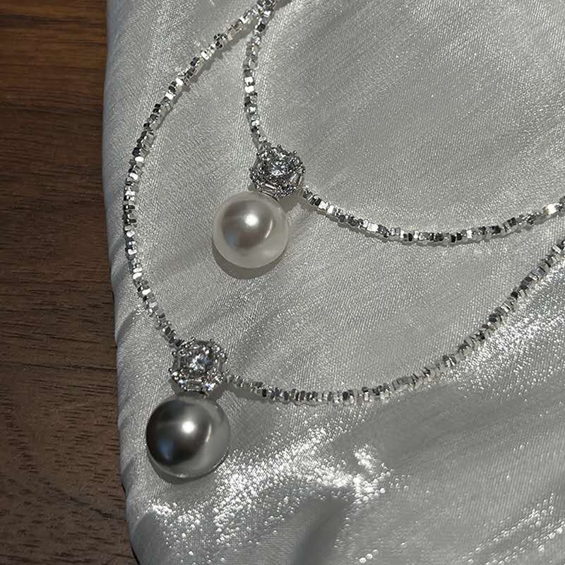 Collana con granuli d'argento frantumati e ciondolo perla madreperla di 13 mm