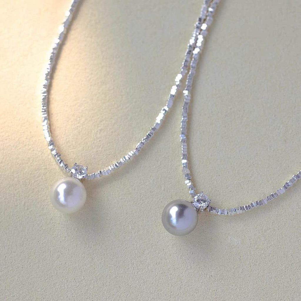 Collana con granuli d'argento frantumati e ciondolo perla madreperla di 13 mm