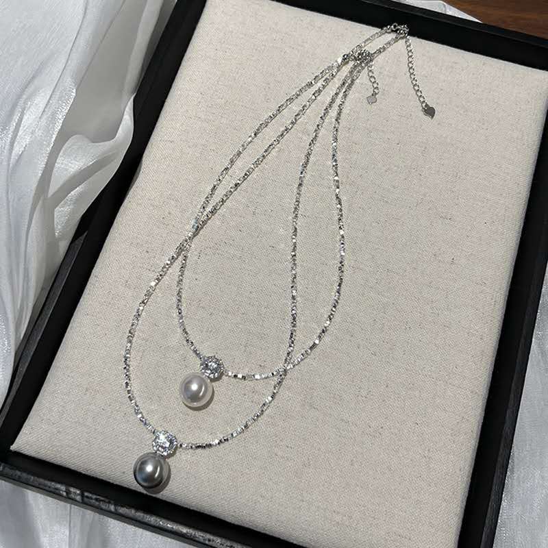 Collana con granuli d'argento frantumati e ciondolo perla madreperla di 13 mm