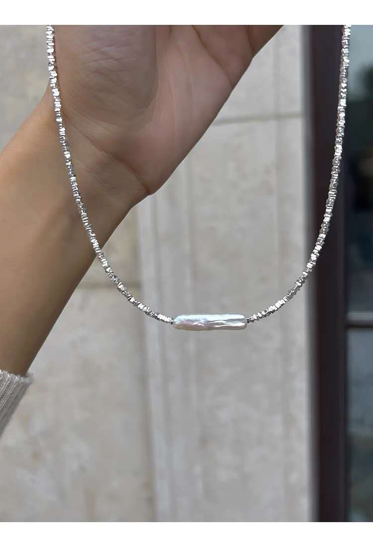 Collana  granuli d'argento frantumati, perla naturale 22MM e gancio argento S925