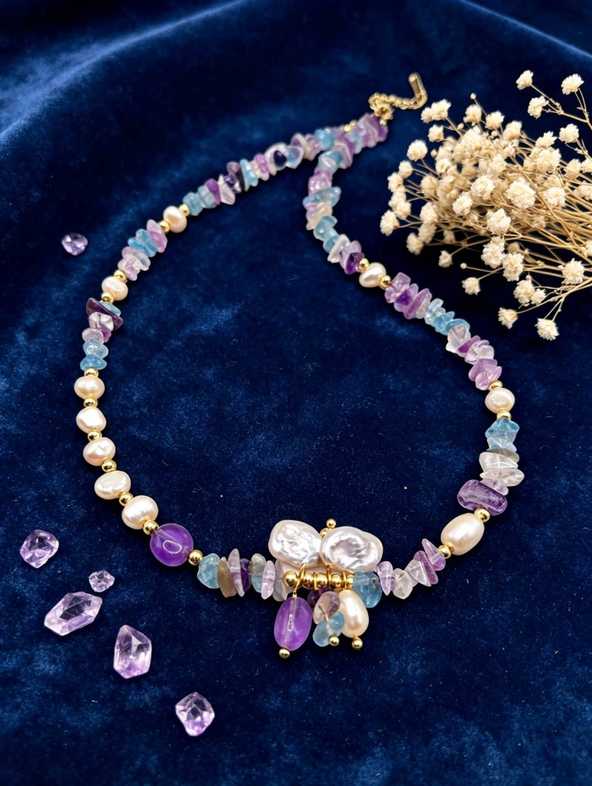 Halskette Süßwasserperlen Natur Amethyst Fluorit, verstellbare Halskette Titanstahl bunte Vintage-Steine
