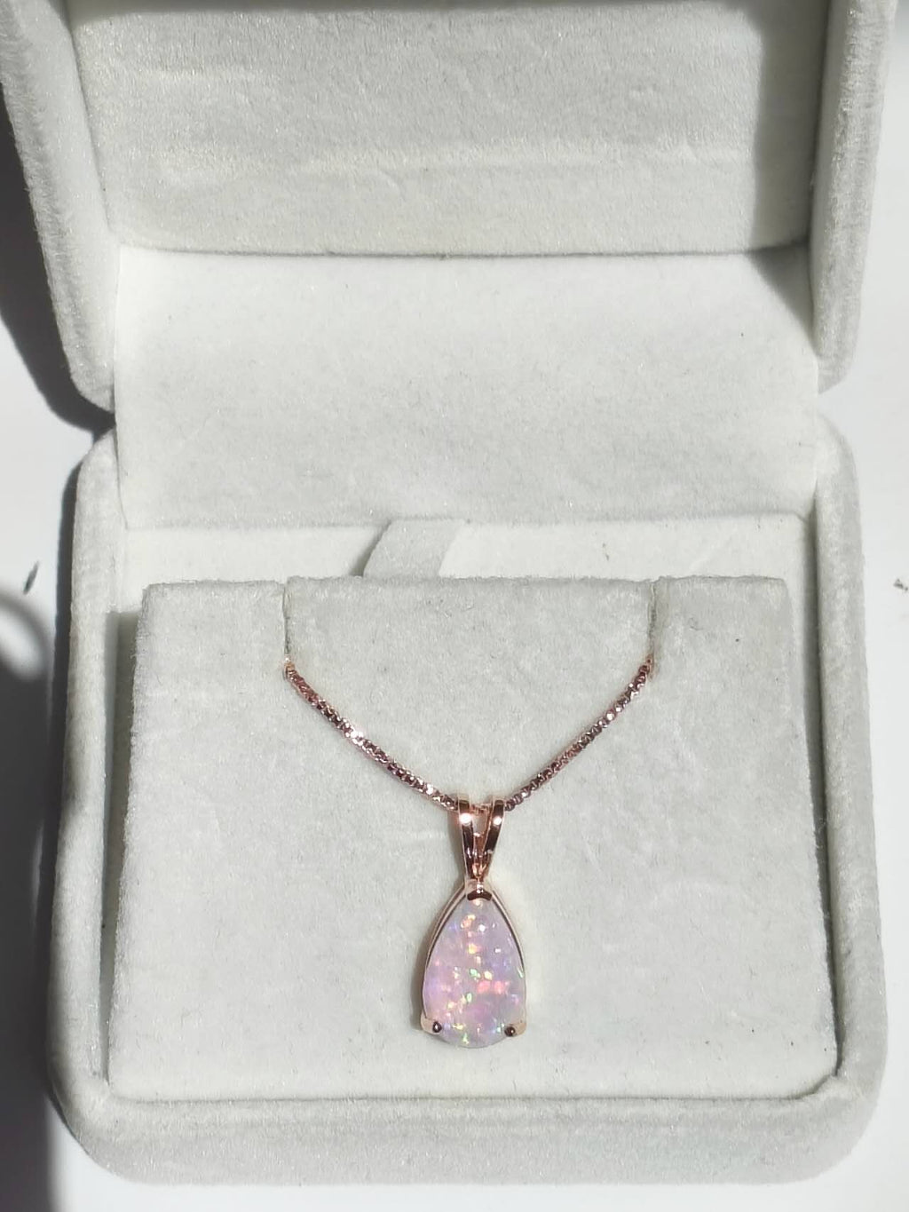Collana di opale forma goccia placcato in oro bianco 18K