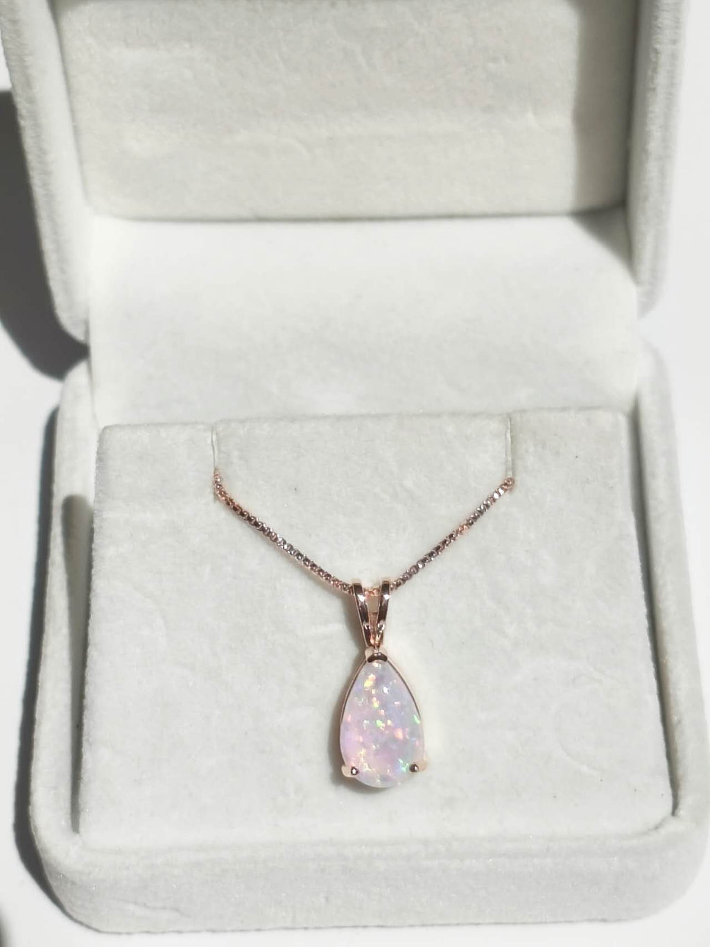 Collana di opale forma goccia placcato in oro bianco 18K