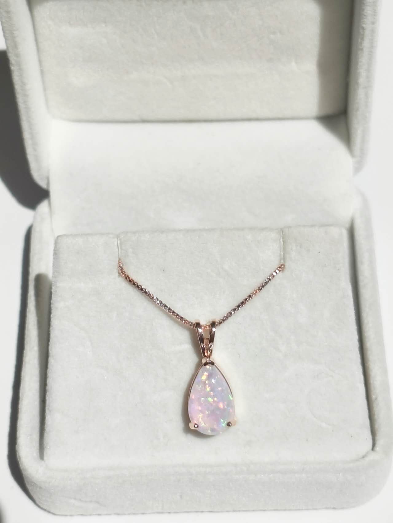 Collana di opale forma goccia placcato in oro bianco 18K