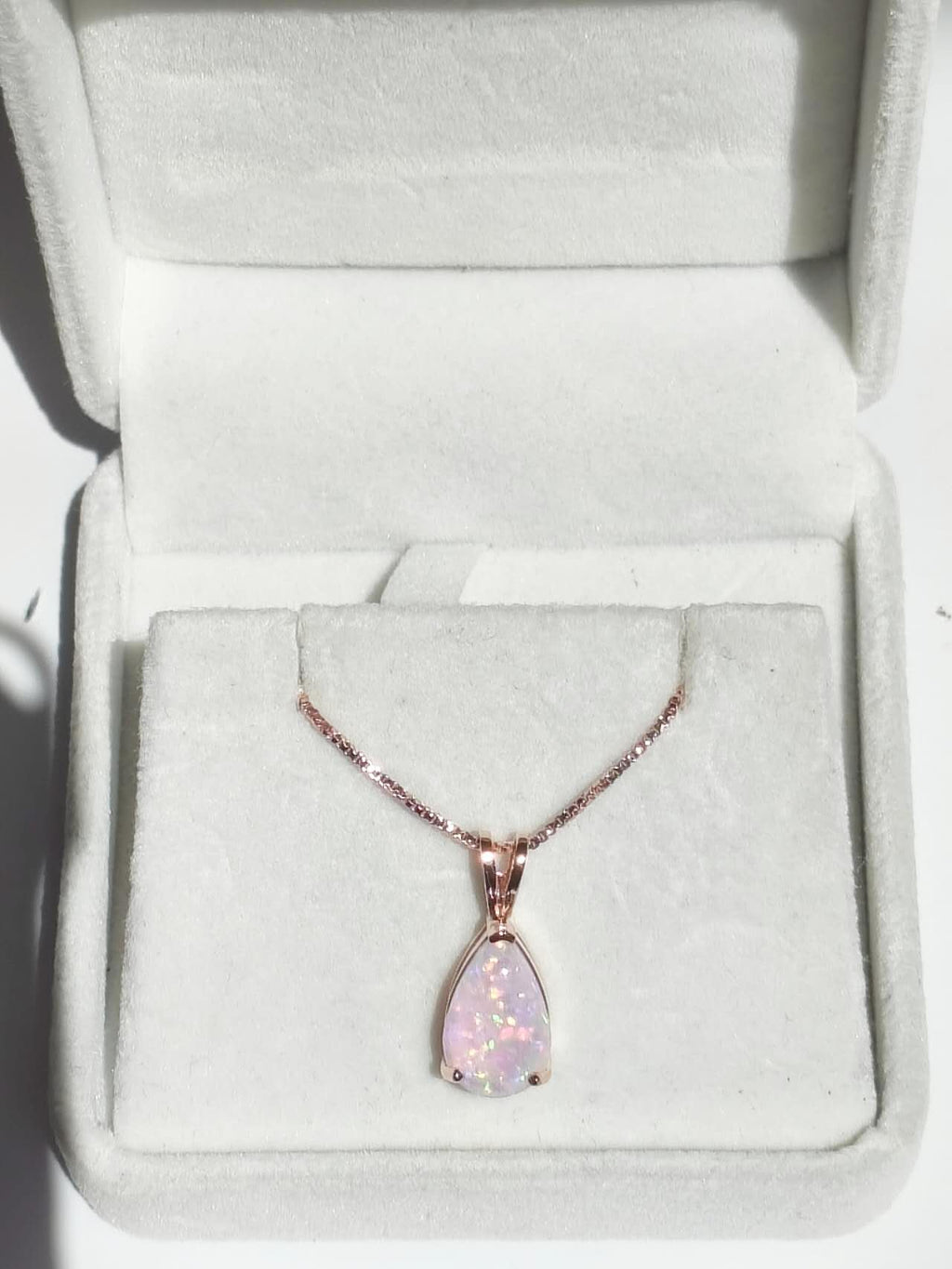 Collana di opale forma goccia placcato in oro bianco 18K