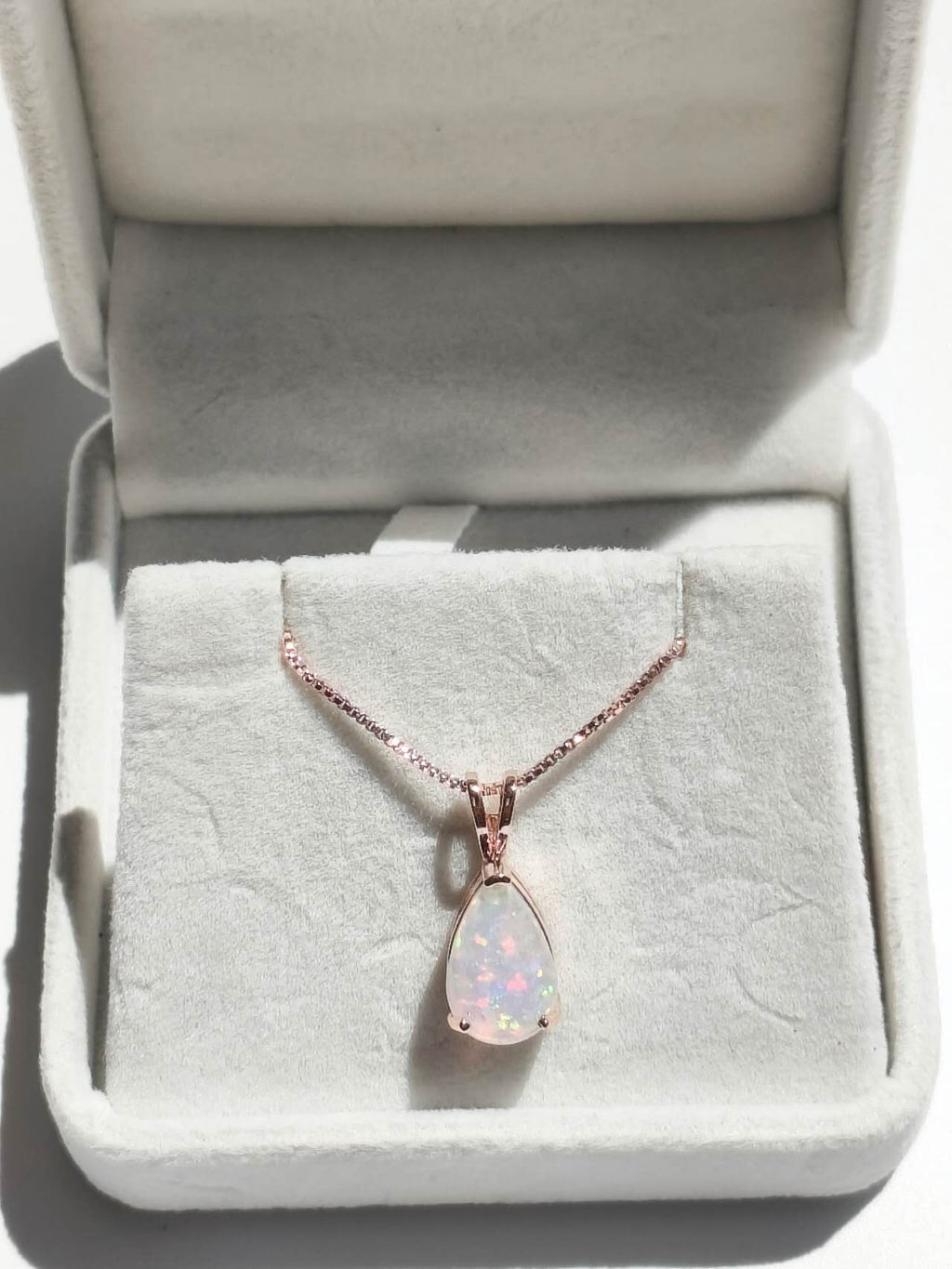 Collana di opale forma goccia placcato in oro bianco 18K