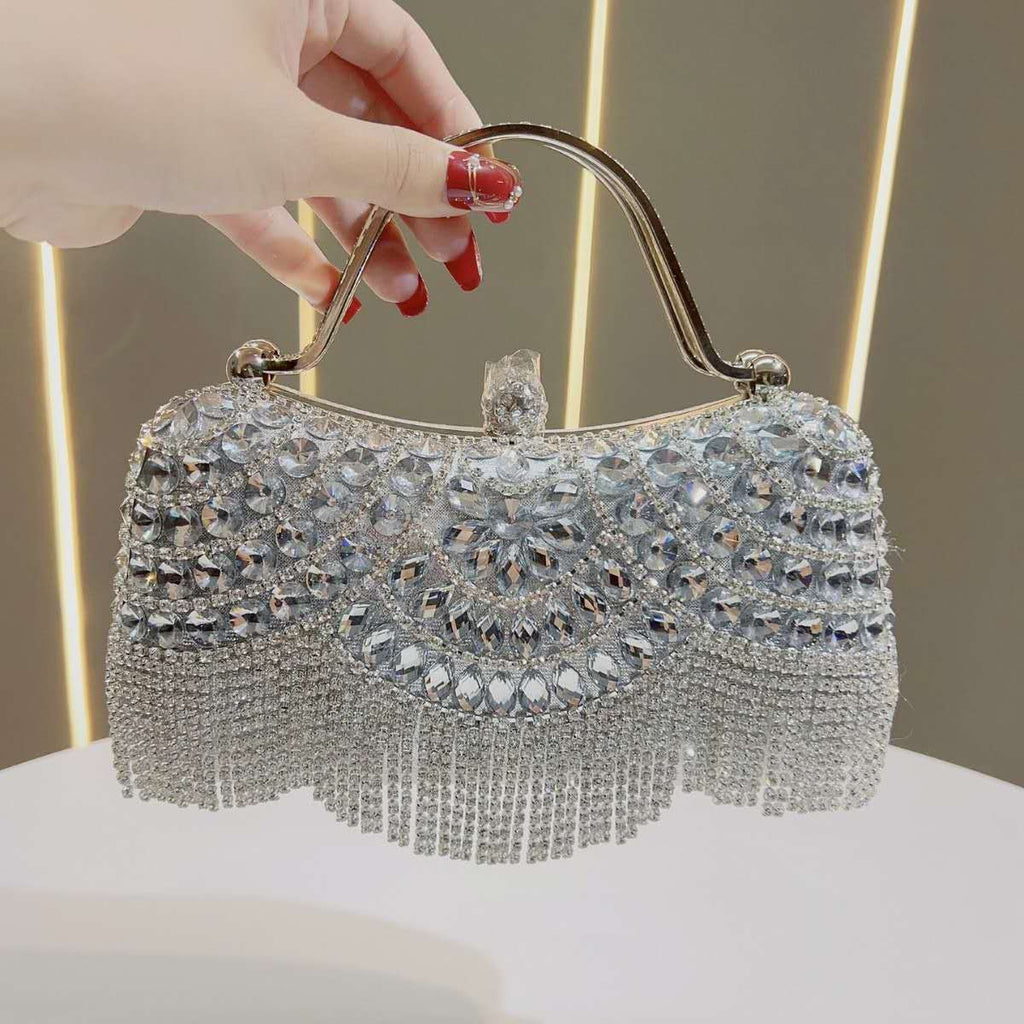 Elegante borsa con nappe e strass