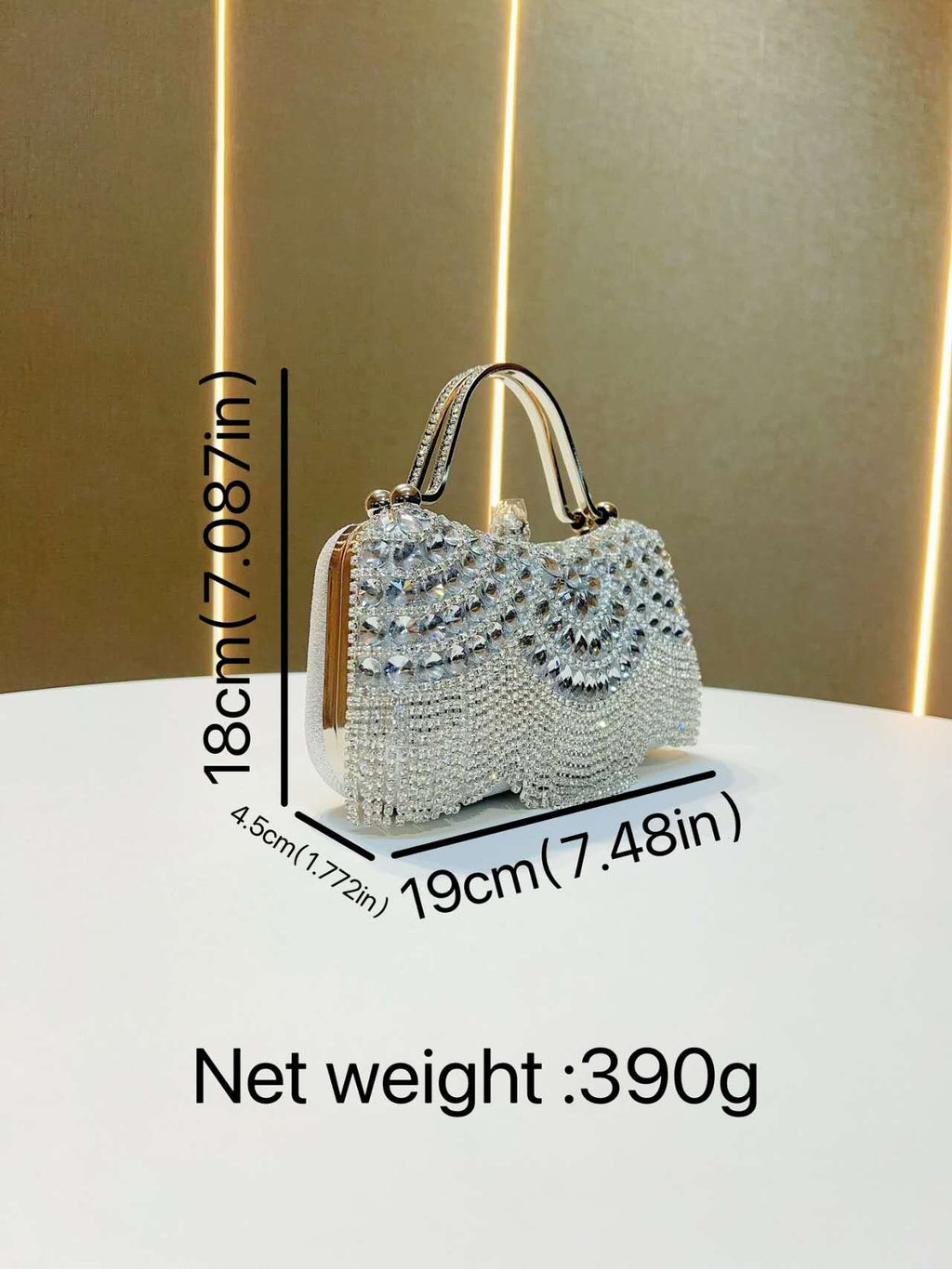Elegante borsa con nappe e strass