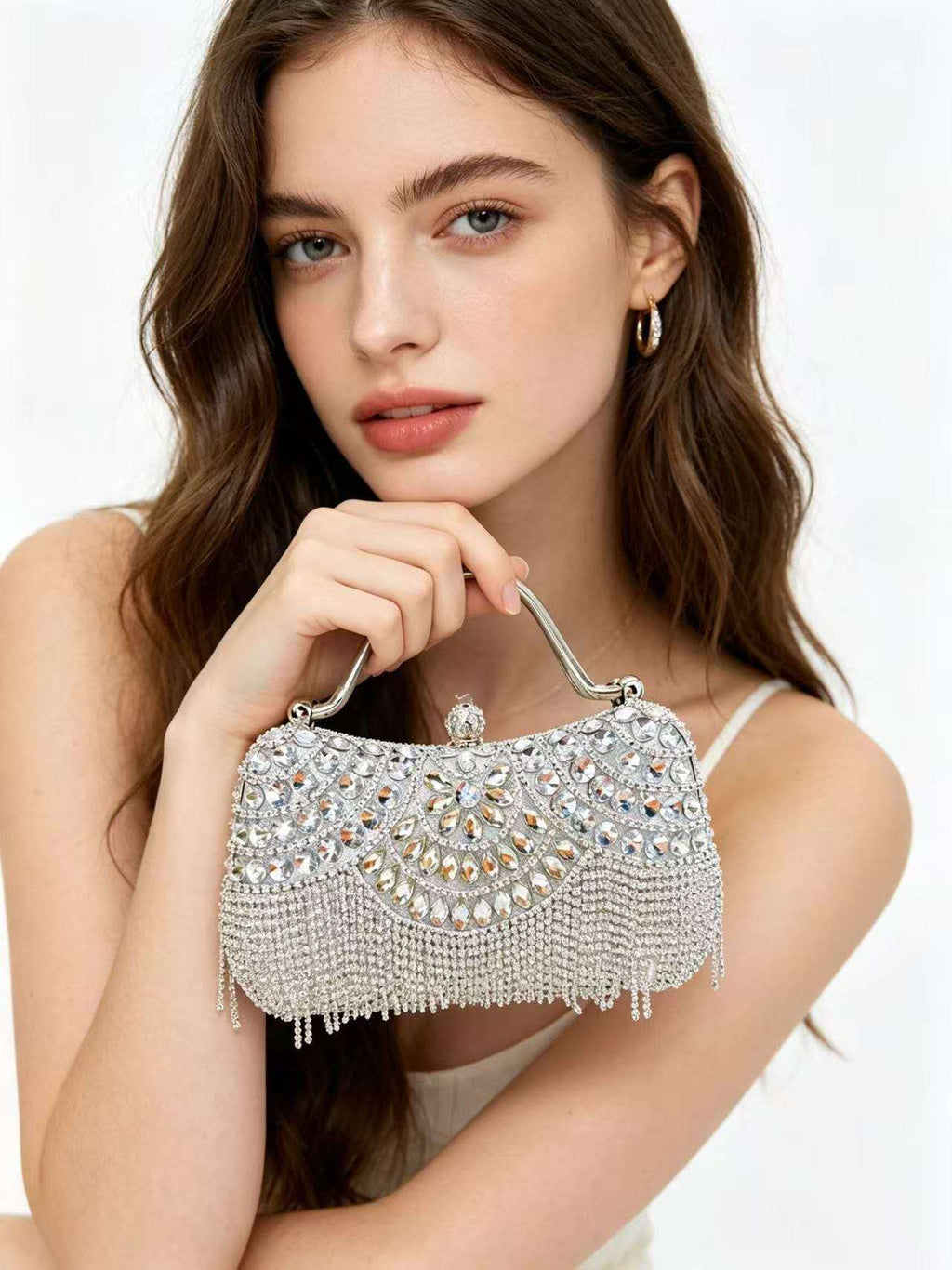 Elegante borsa con nappe e strass