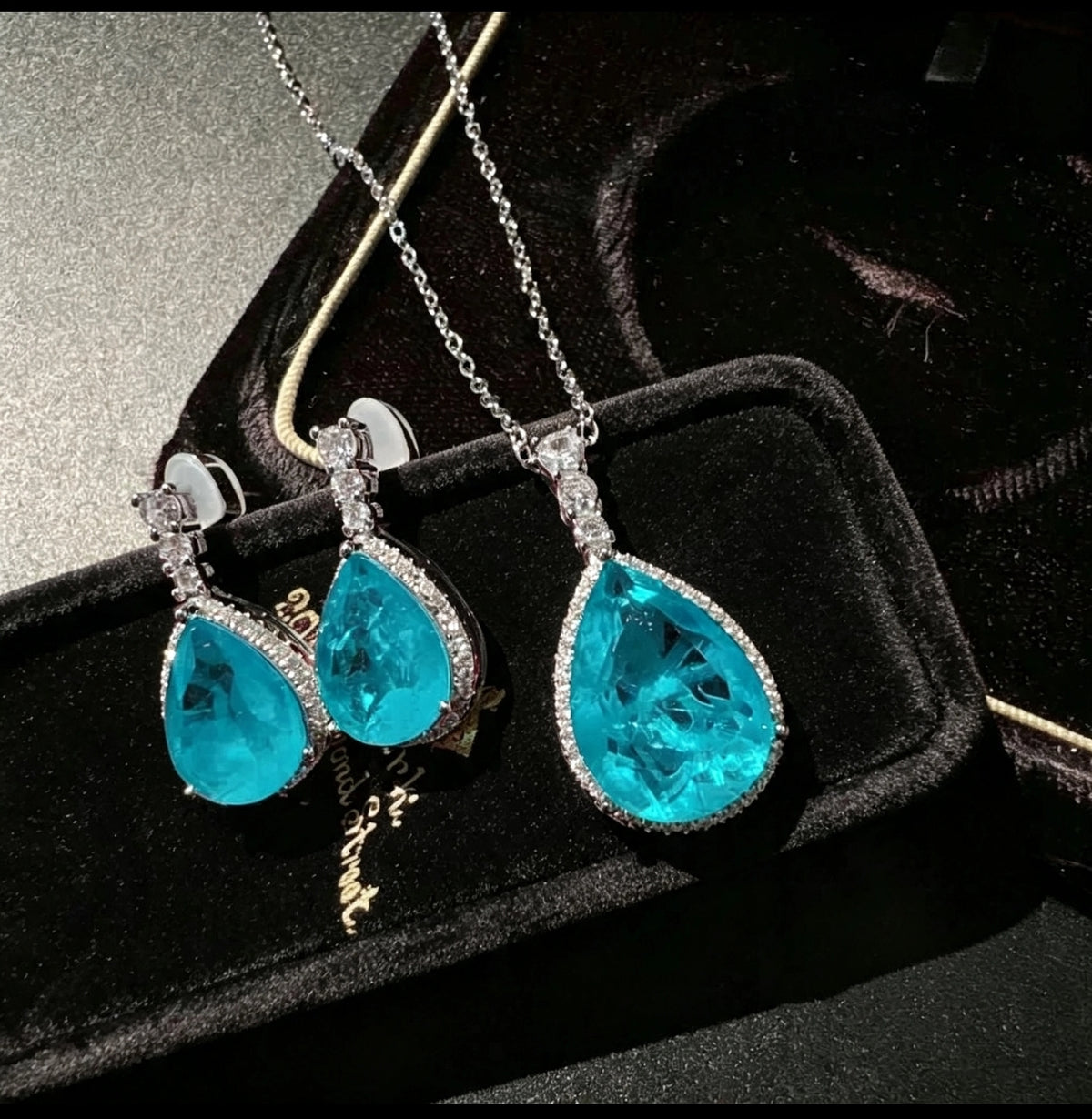 Set di collana e orecchini con zirconi stile Paraiba blu neon, placcato argento