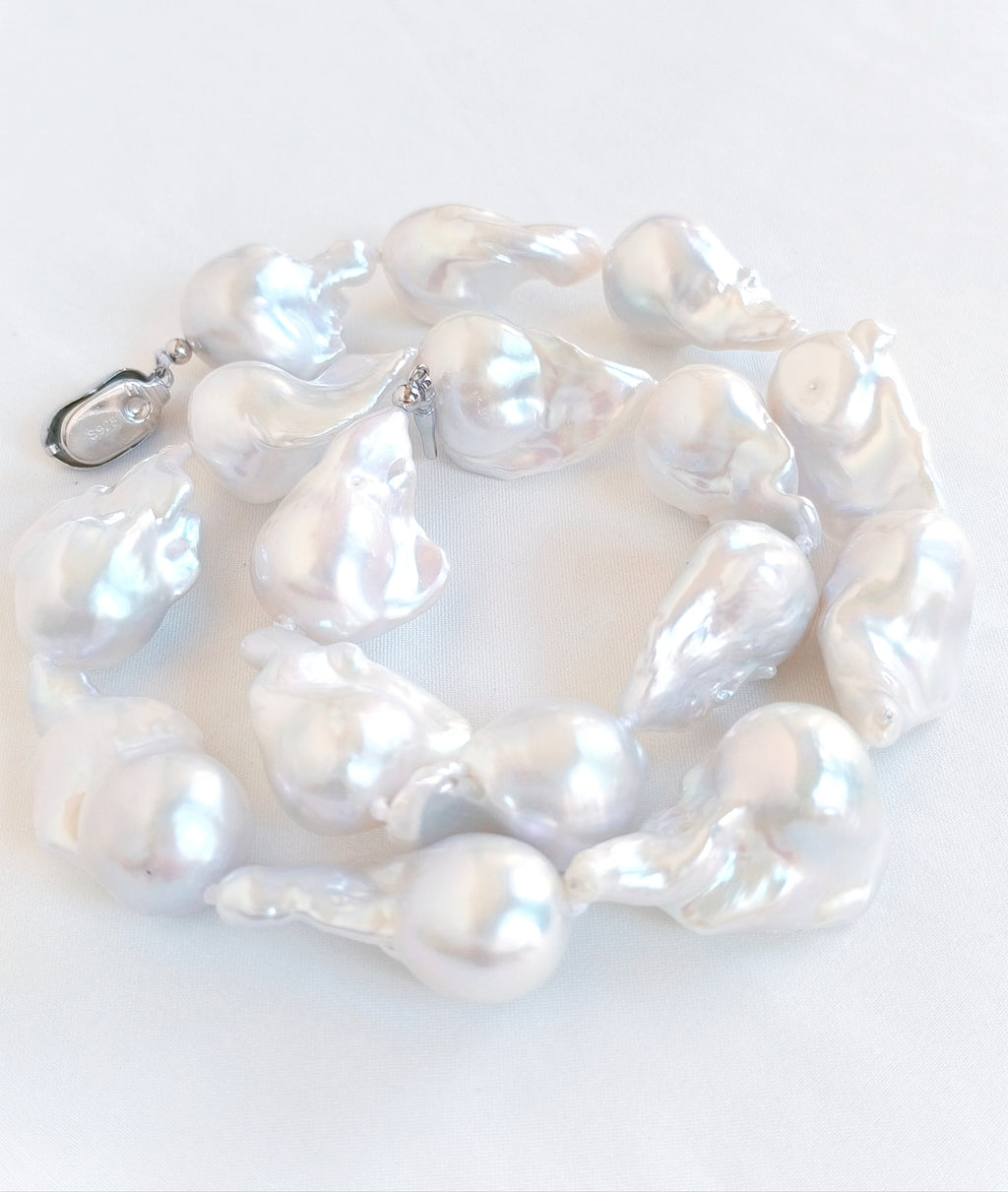 Collana perle barocche naturali d’acqua dolce, con chiusura argento sterling 925