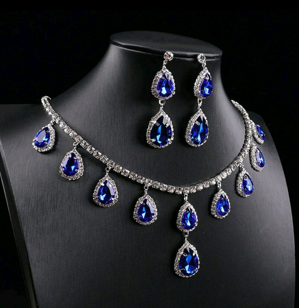 Set di gioielli con zirconi cubici a goccia blu zaffiro, collana e orecchini