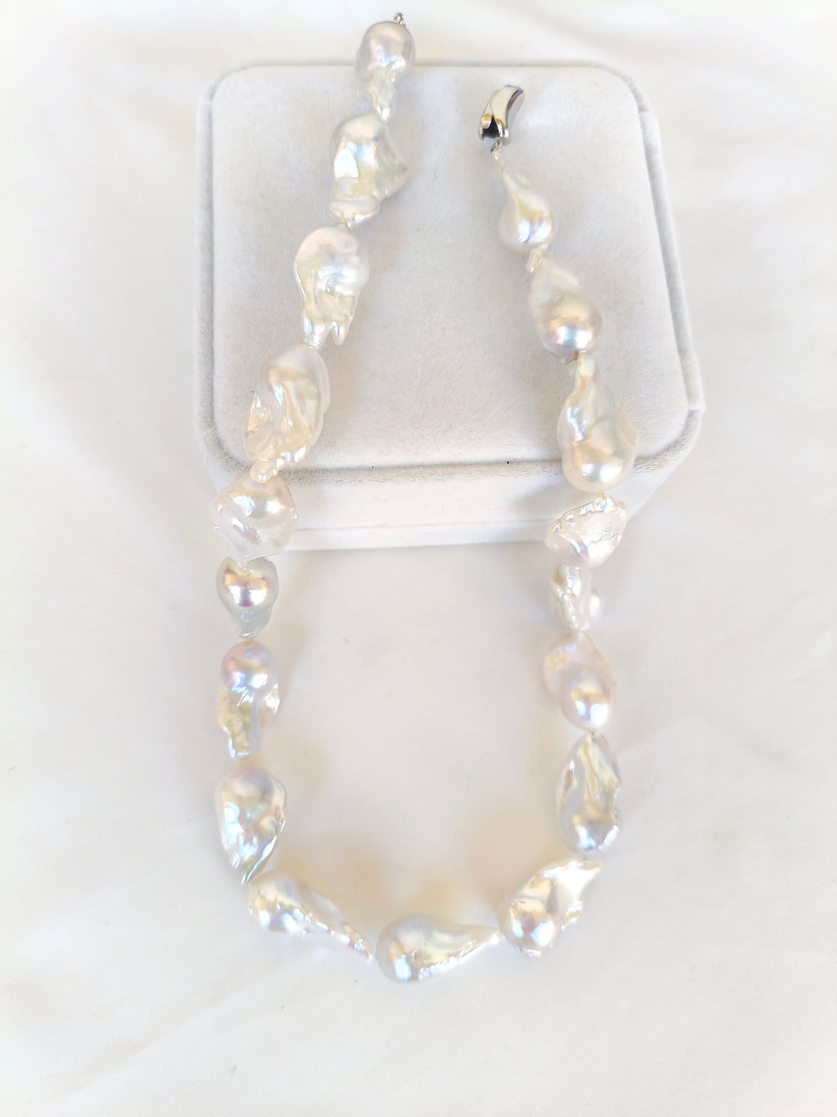 Collana perle barocche naturali d’acqua dolce, con chiusura argento sterling 925