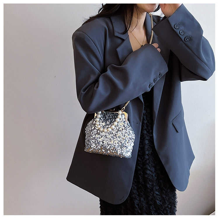Pochette da Sera in Paillettes Argentate con Maniglia in Perle e Catena Staccabi