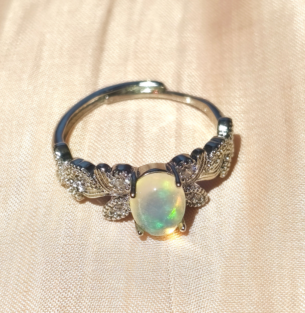anello ad apertura con pietra opale