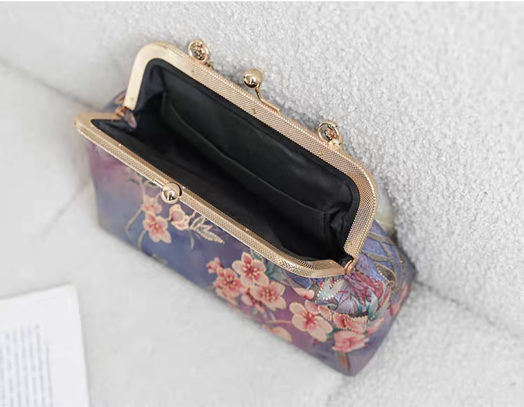 Borsa in seta jacquard floreale acquerello, stile orientale con nappa e perle