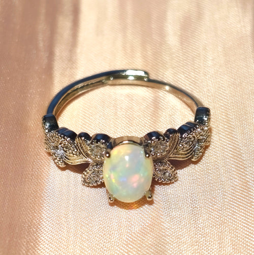 anello ad apertura con pietra opale