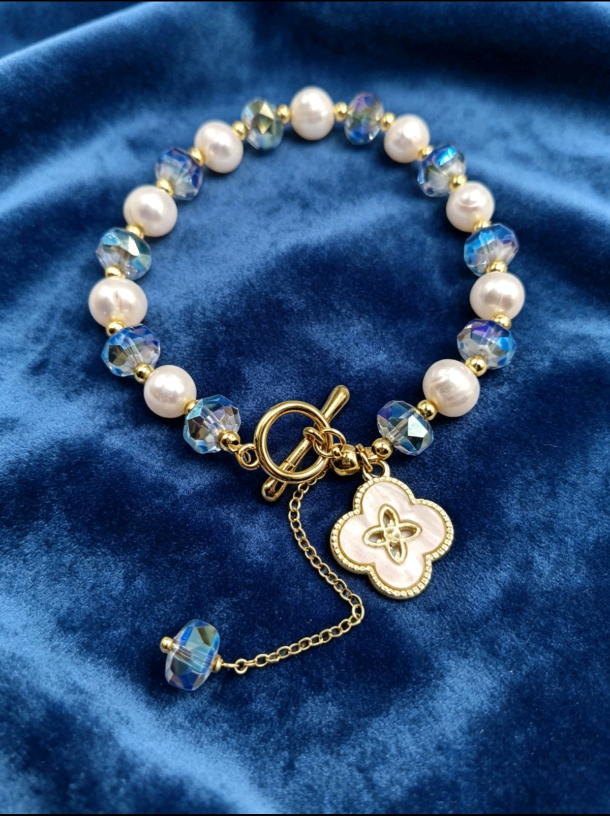 Set collana+bracciale con perle naturali e cristallo cangiante blu, trifoglio