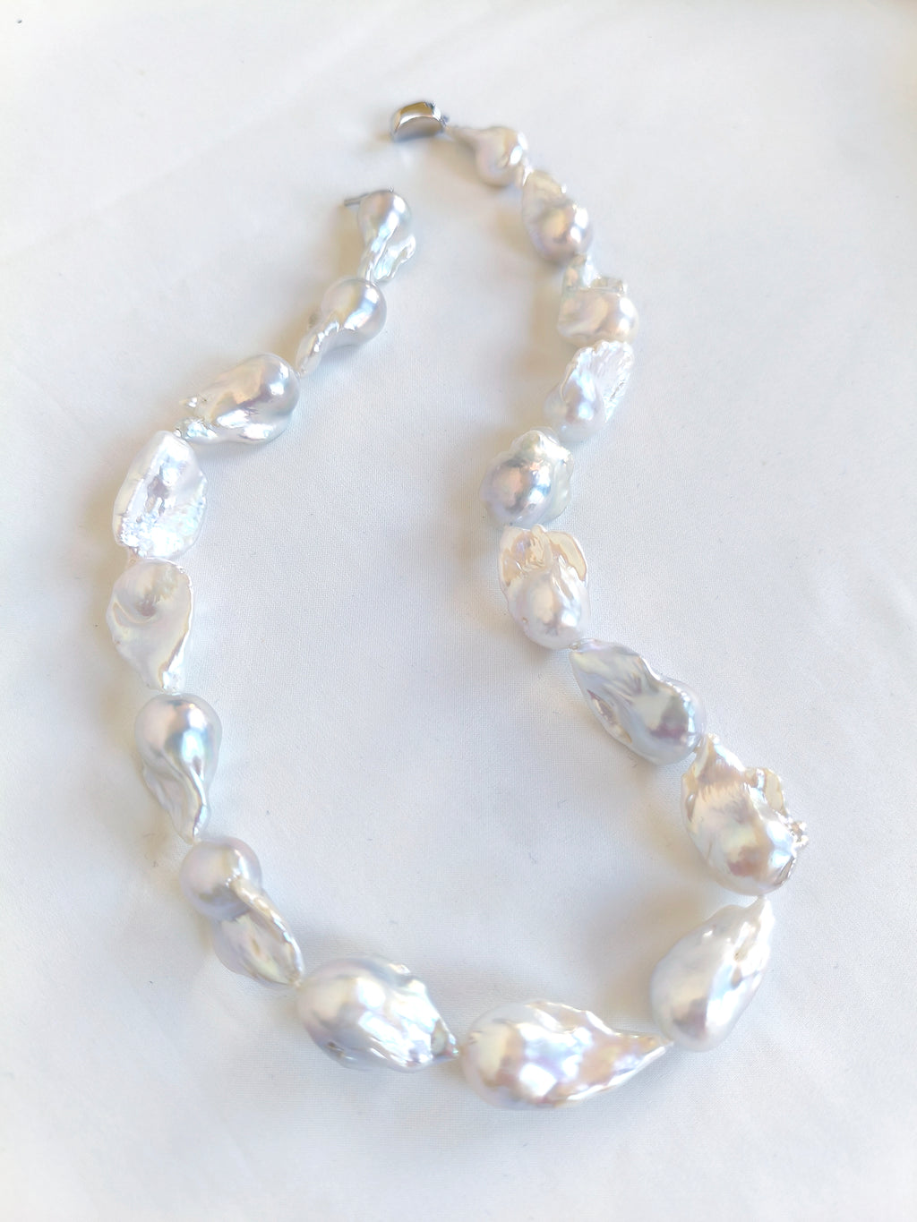 Collana perle barocche naturali d’acqua dolce, con chiusura argento sterling 925