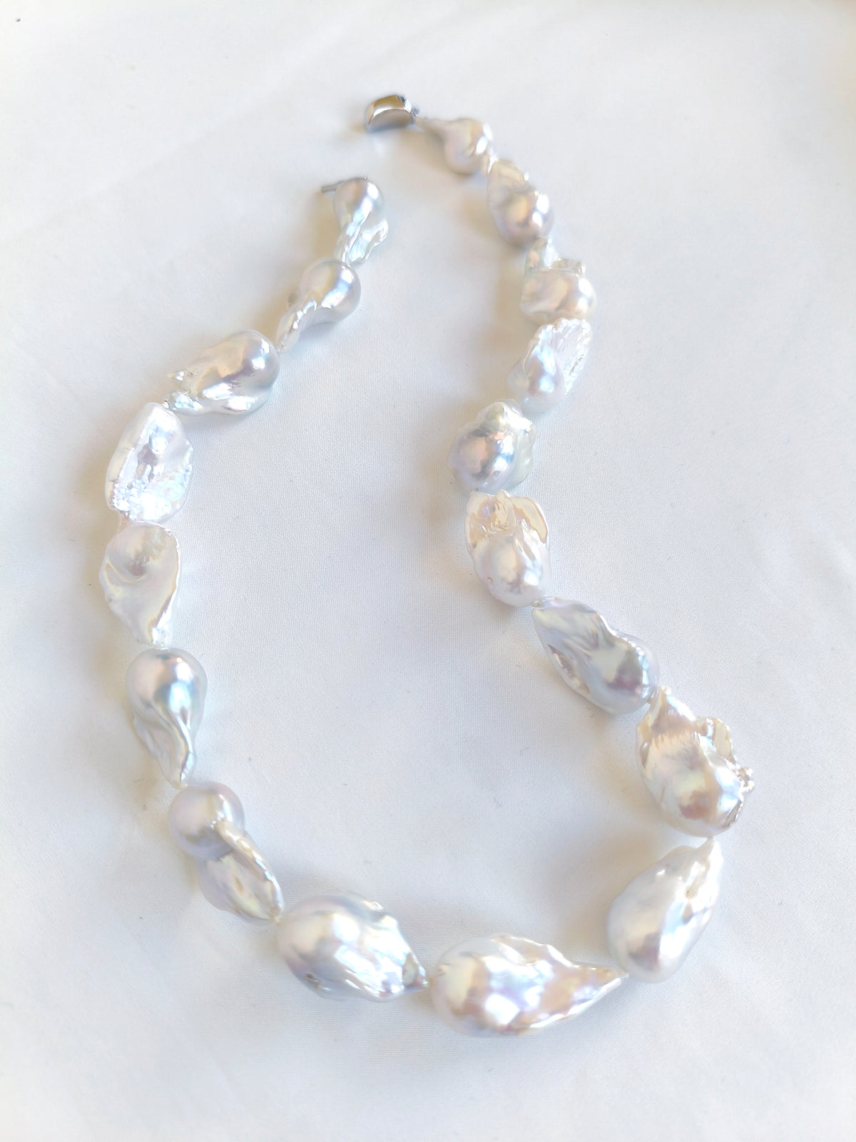 Collana perle barocche naturali d’acqua dolce, con chiusura argento sterling 925