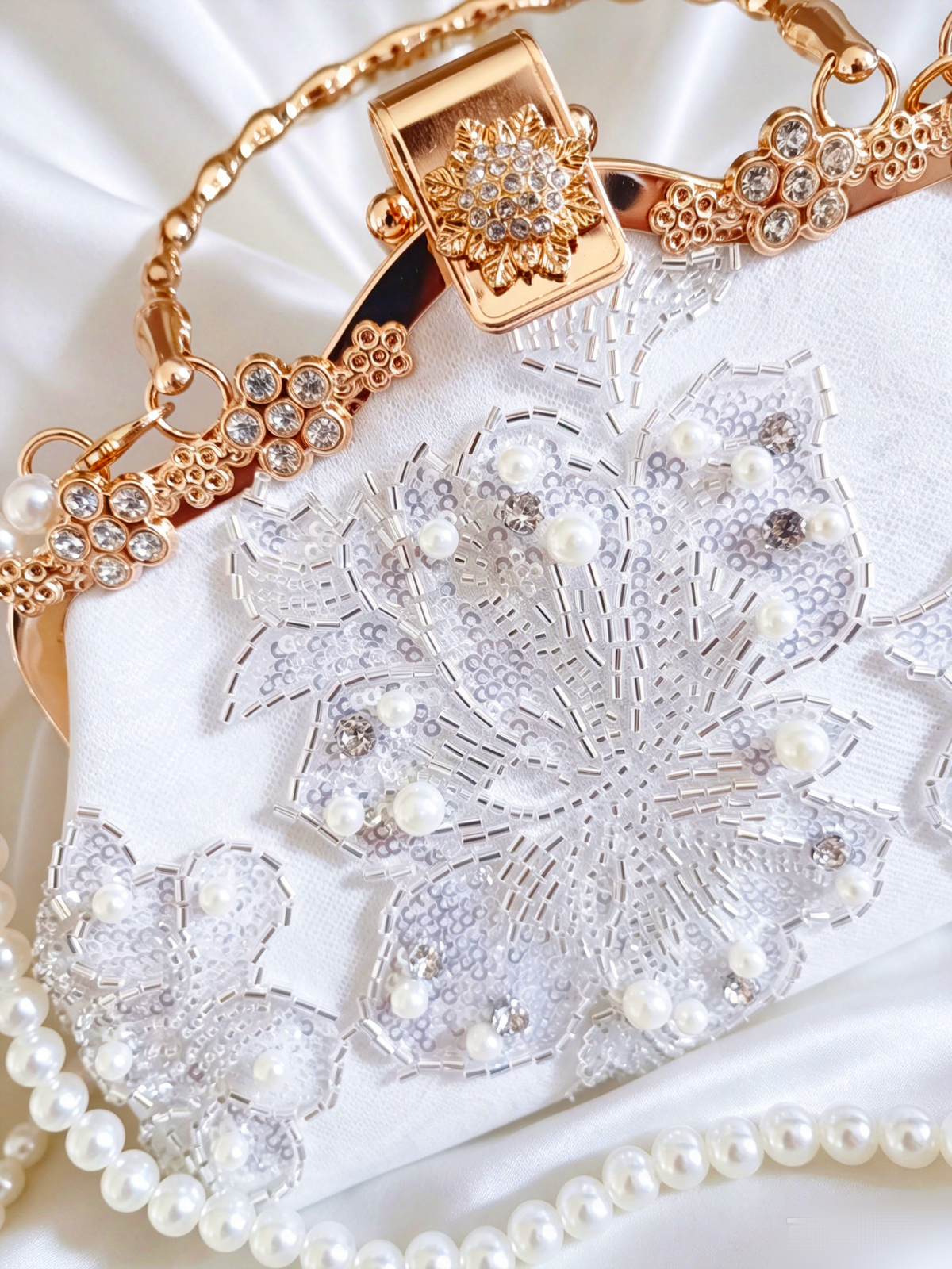 Pochette da Sera Ricamata a Mano Perla Strass Pizzo Bianco Tracolla Oro