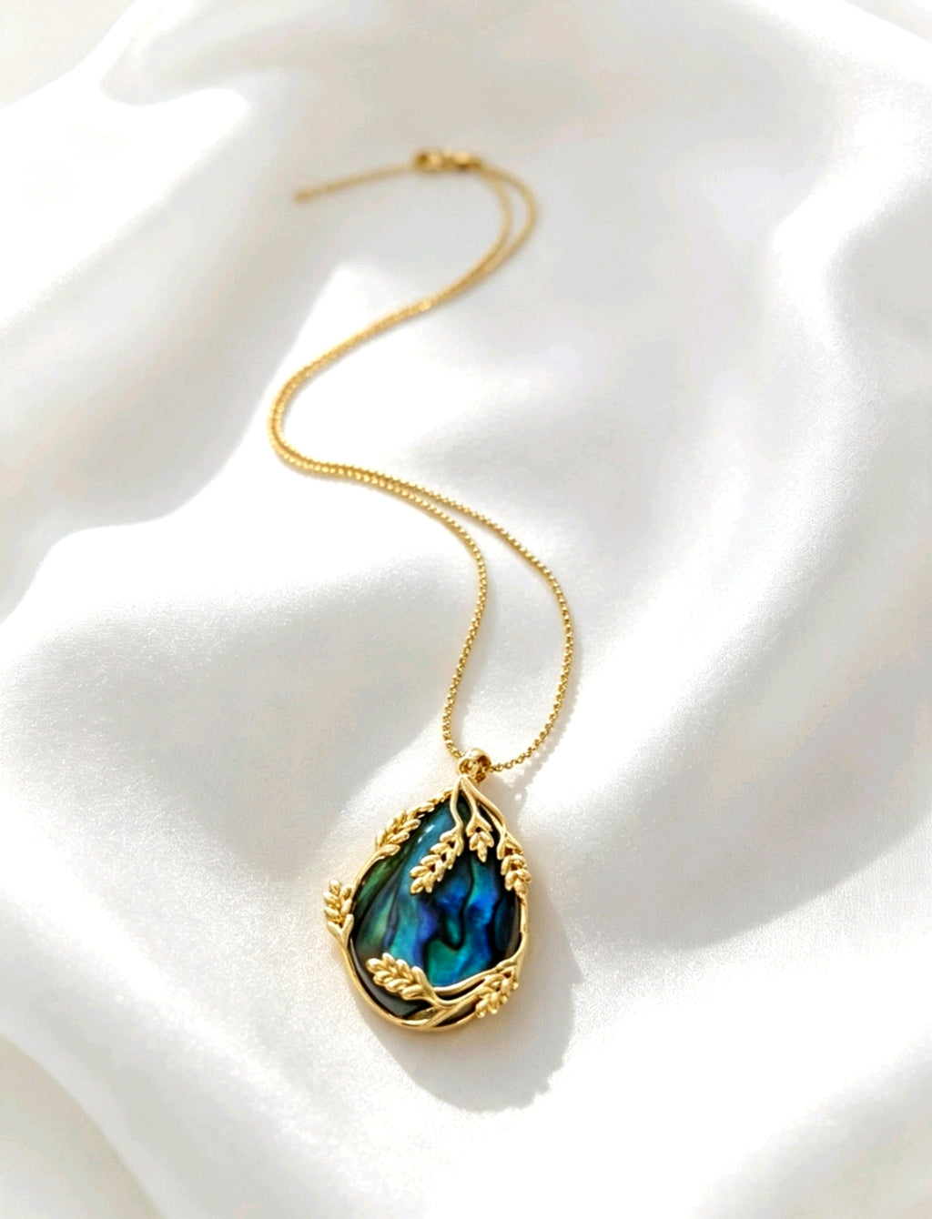 Collana placcata oro 18K con ciondolo perla barocca naturale e conchiglia vera