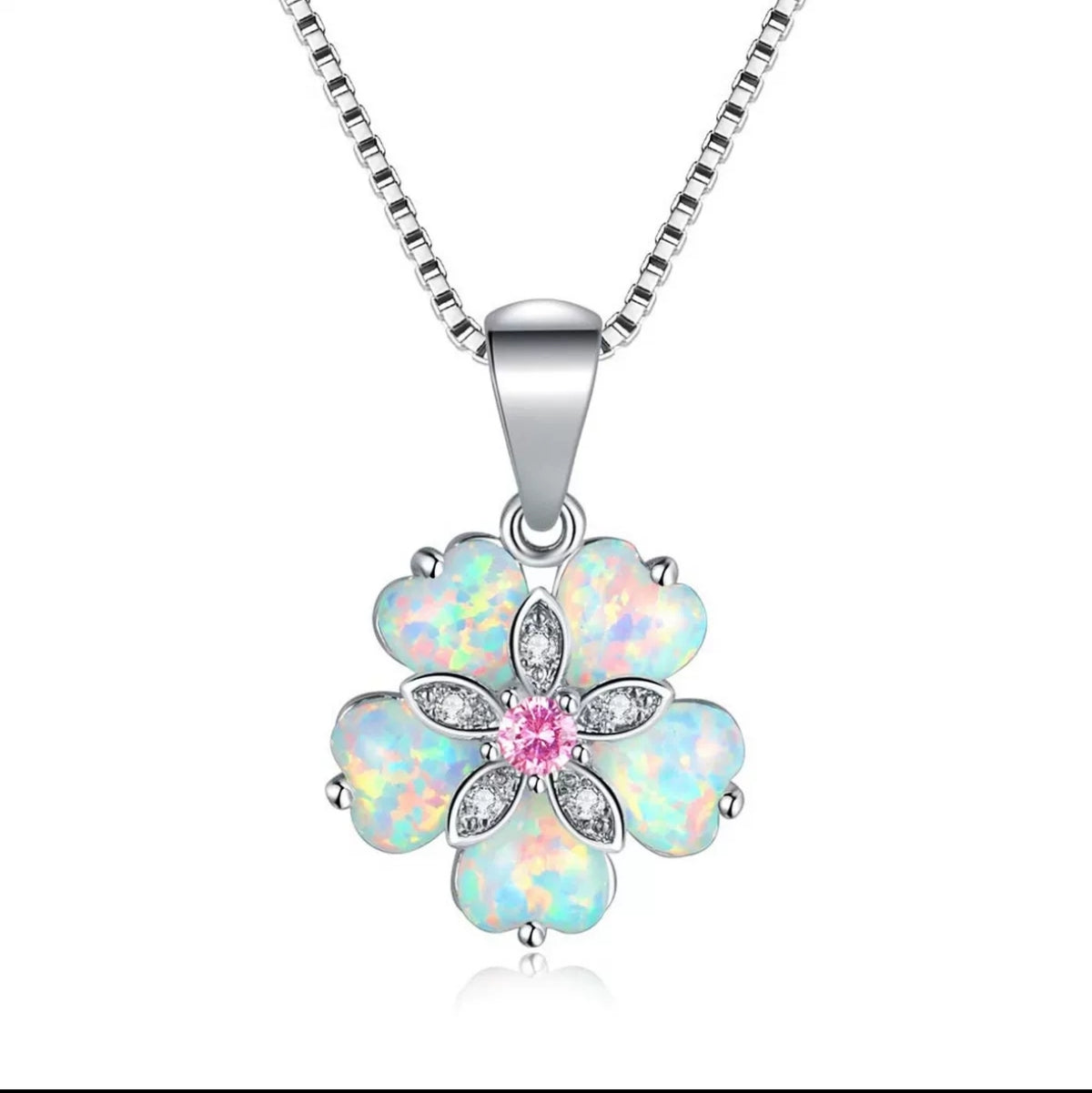 Collana floreale delicata in opale, ciondolo iridescente placcato argento