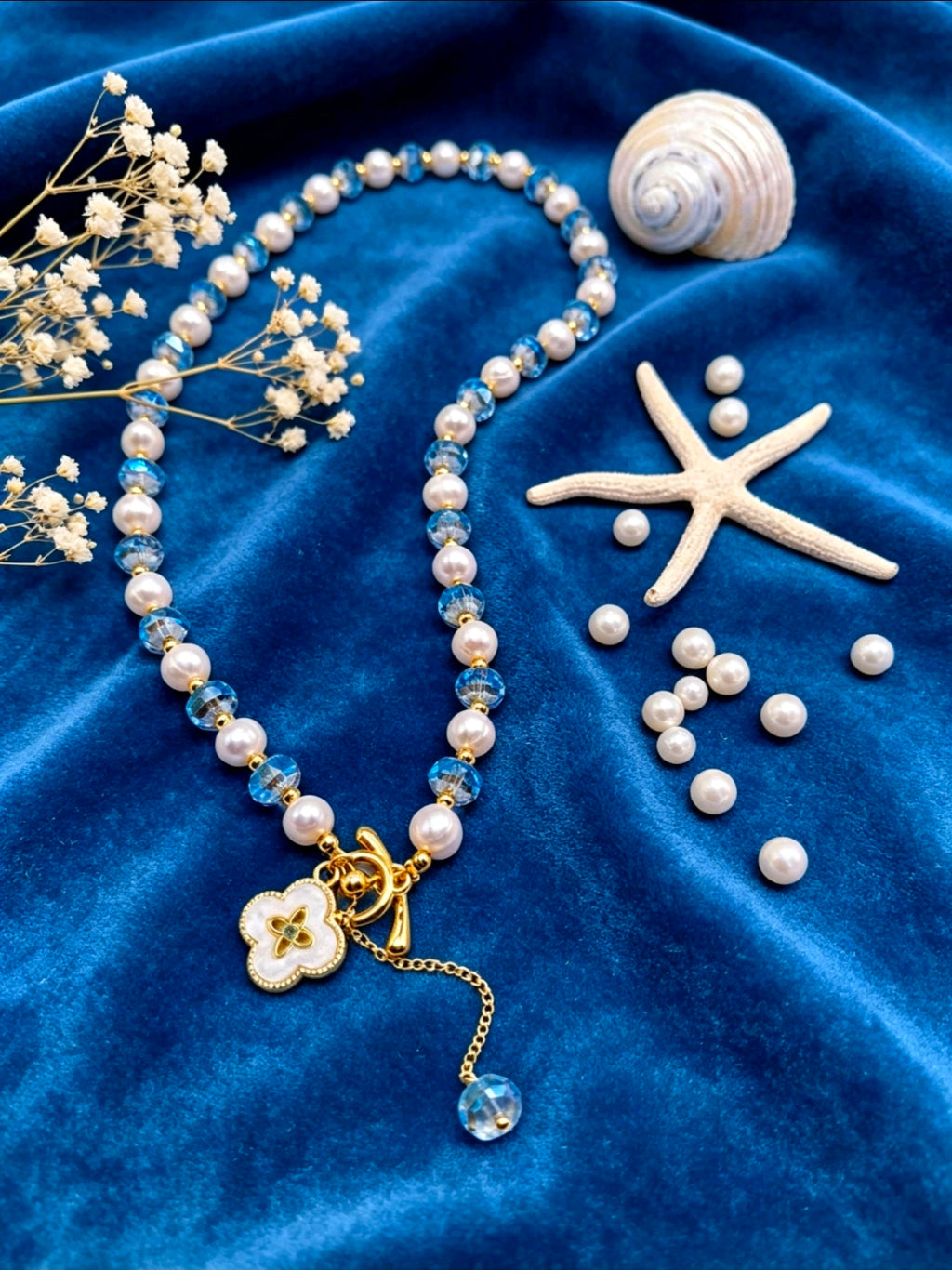 Set collana+bracciale con perle naturali e cristallo cangiante blu, trifoglio