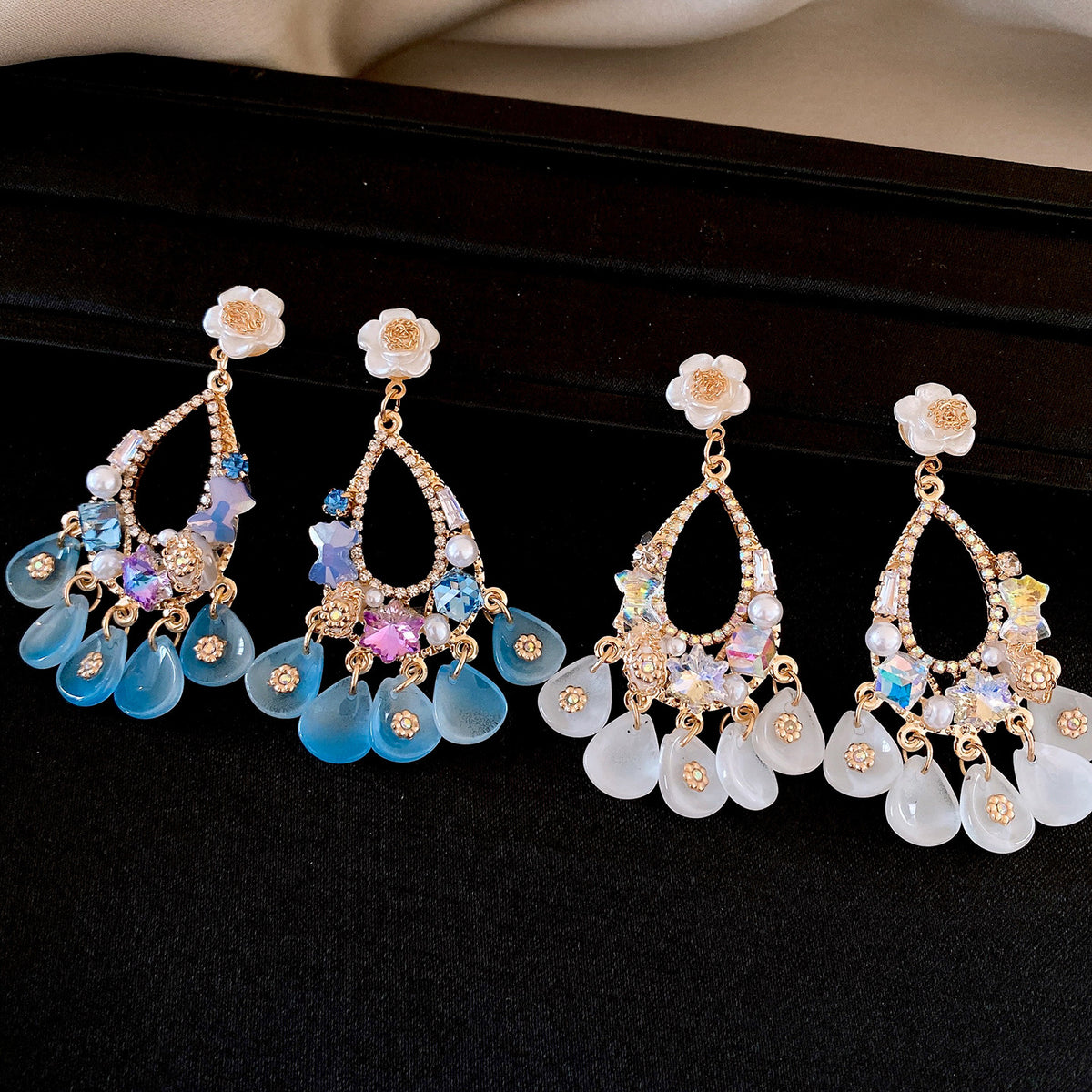 Orecchini con perline e fiori, stile romantico, gocce blu sfumate 2 colori disponibili