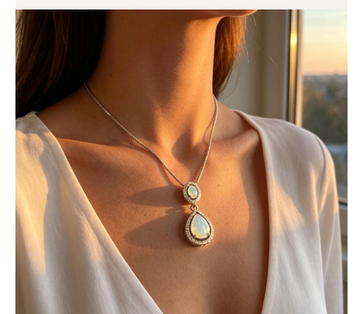 Collana con due opali forma goccia con placcatura in oro bianco 18K