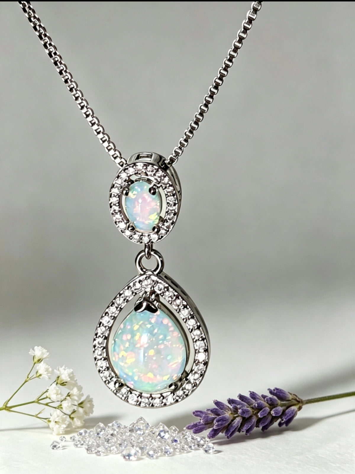 Collana con due opali forma goccia con placcatura in oro bianco 18K