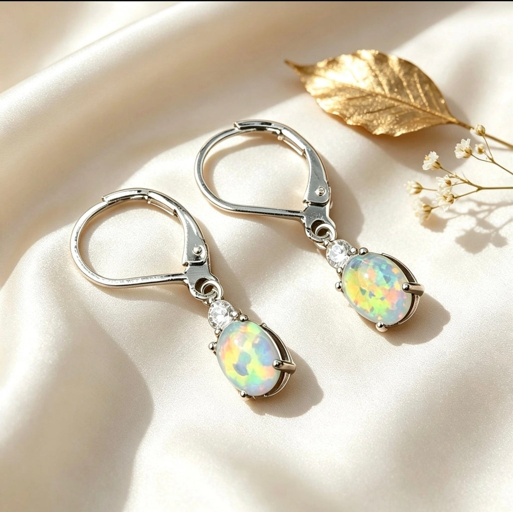Hängende Ohrringe mit Nadelopal, silberfarben plattiert