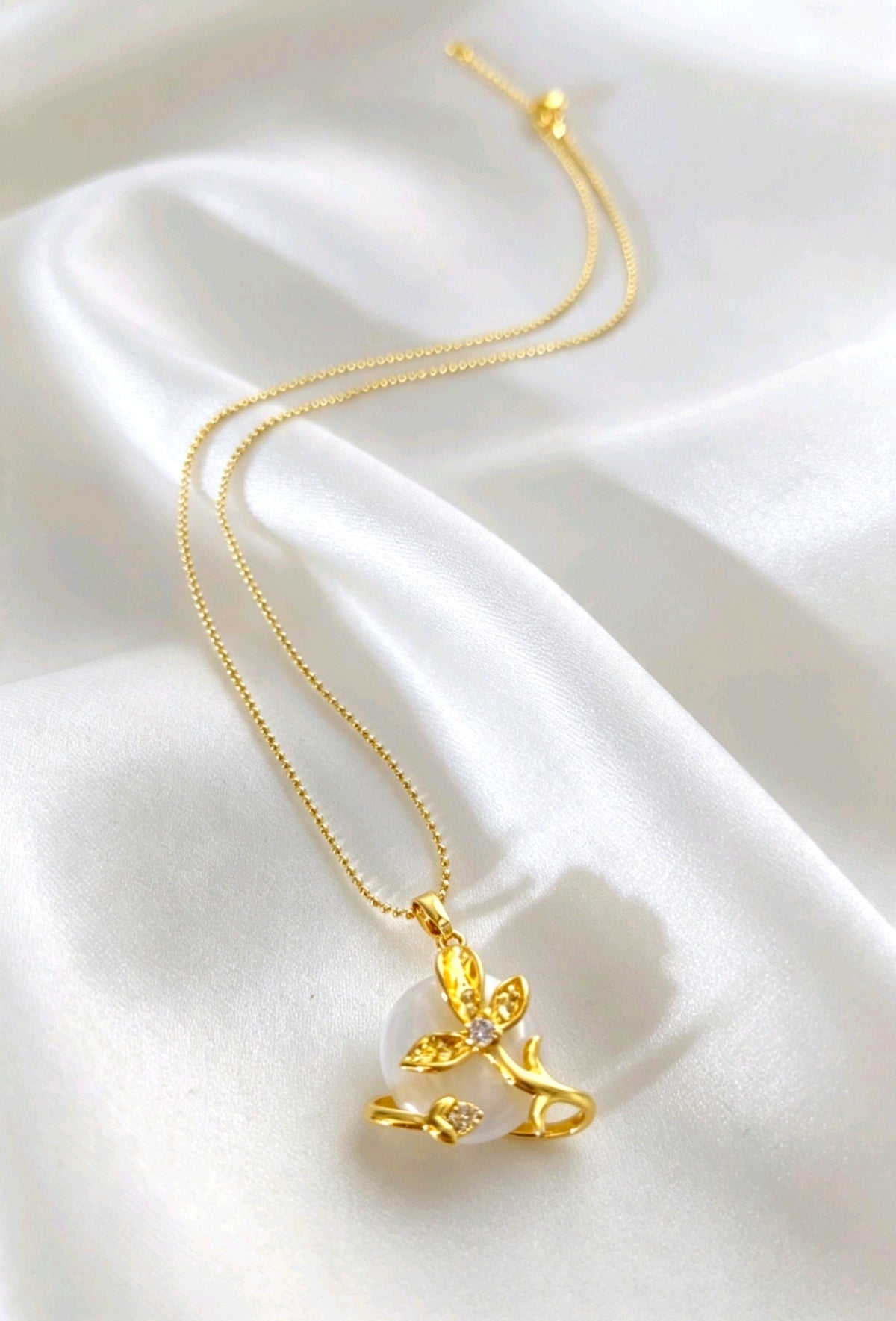 Collana placcata oro 18K con ciondolo perla barocca naturale e conchiglia vera