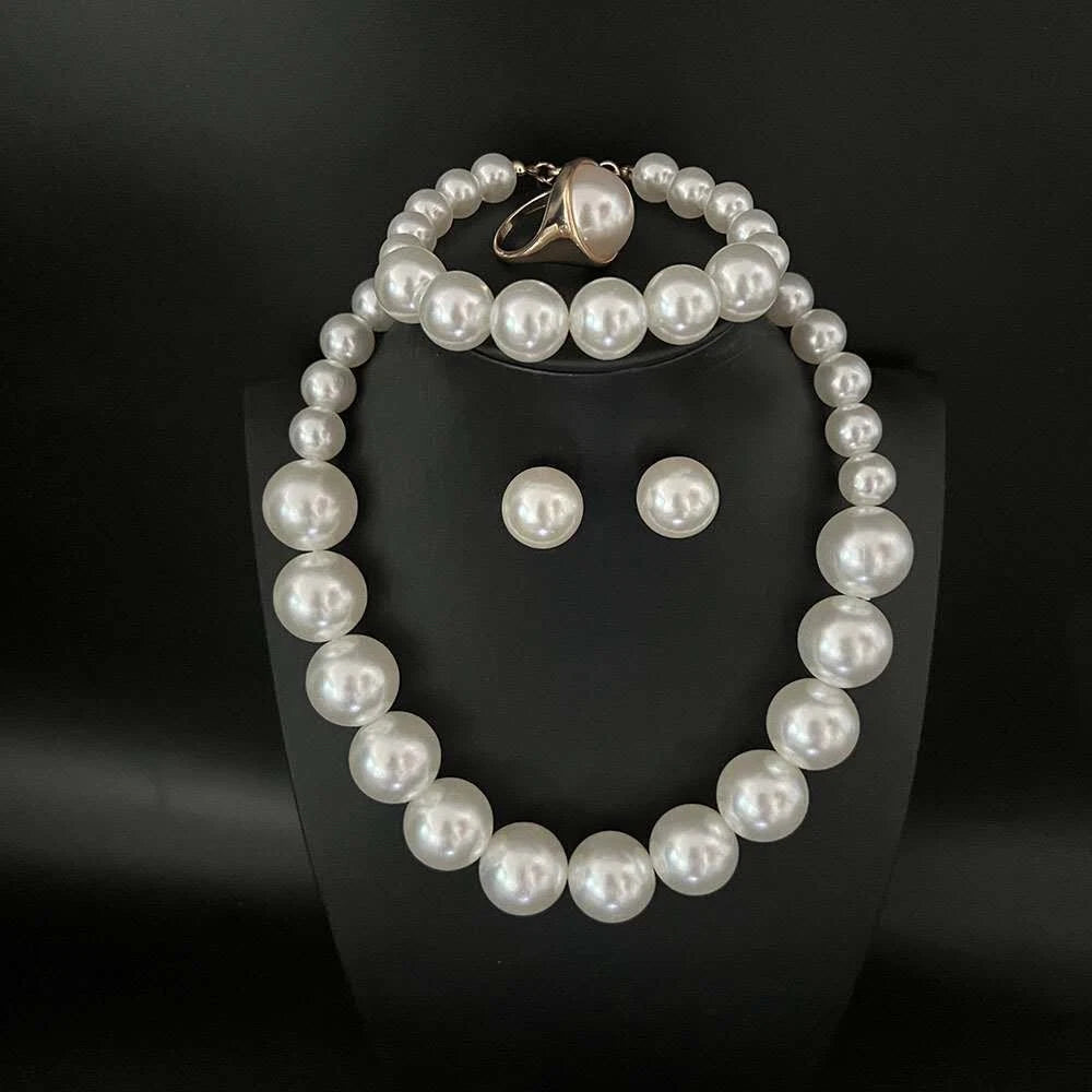 Set Gioielli 4 Pezzi Perle， Collana， Bracciale， Orecchini e Anello regolabile