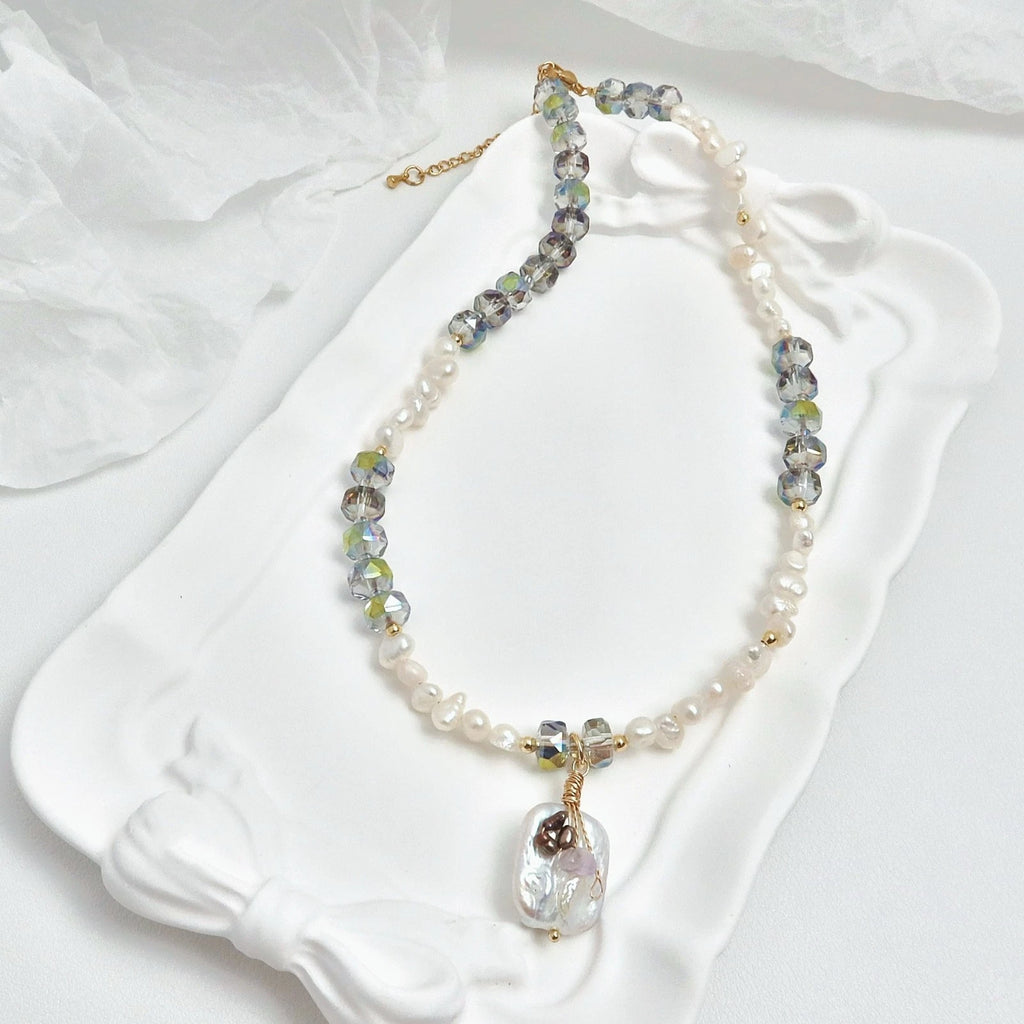 collana perle naturali d'acqua dolce e cristalli con pendolo perla barocca vera