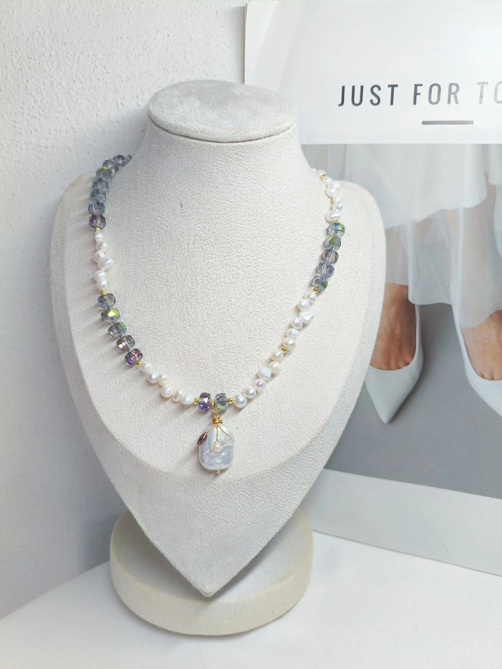 collana perle naturali d'acqua dolce e cristalli con pendolo perla barocca vera