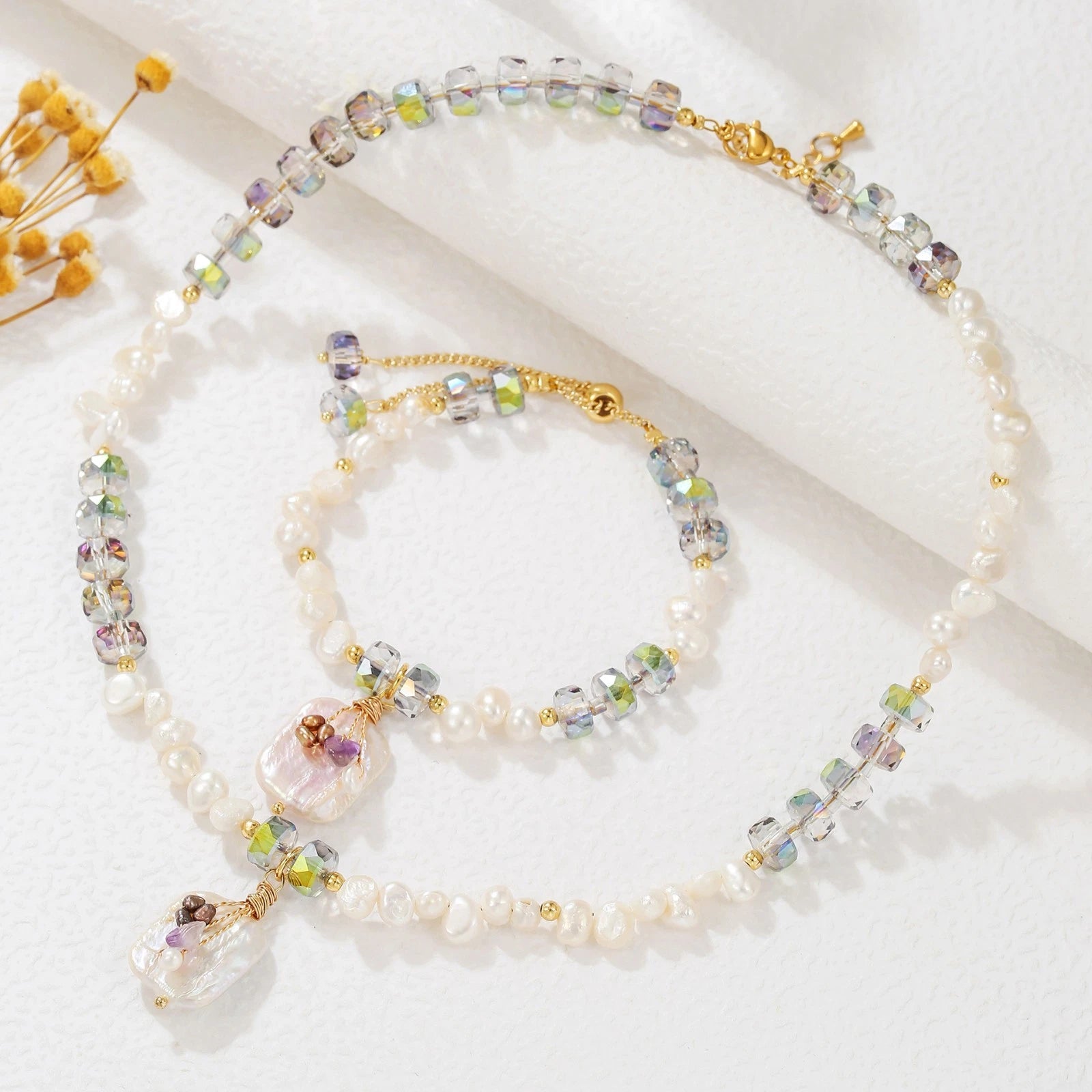 collana perle naturali d'acqua dolce e cristalli con pendolo perla barocca vera