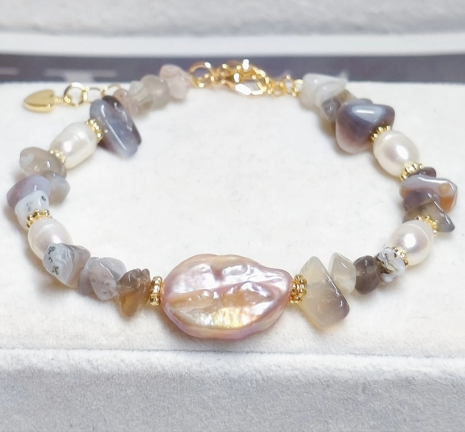 Bracciale con perla barocca naturale e ciottoli agata multicolore,ipoallergenico