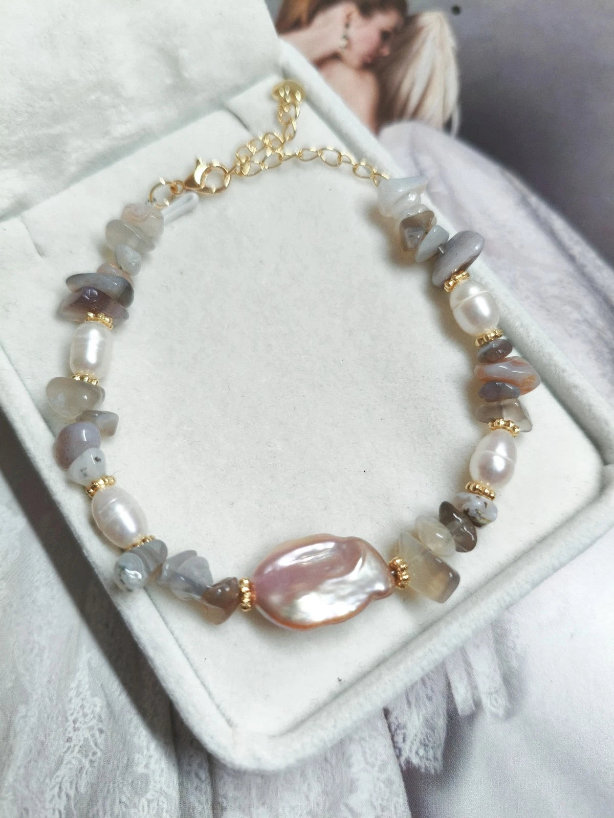 Bracciale con perla barocca naturale e ciottoli agata multicolore,ipoallergenico