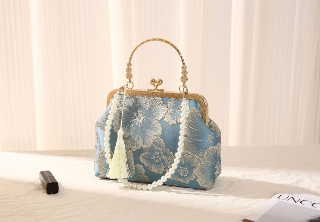 Pochette in Broccato Celeste con Ricamo Floreale, Catena di Perle e tracolla oro