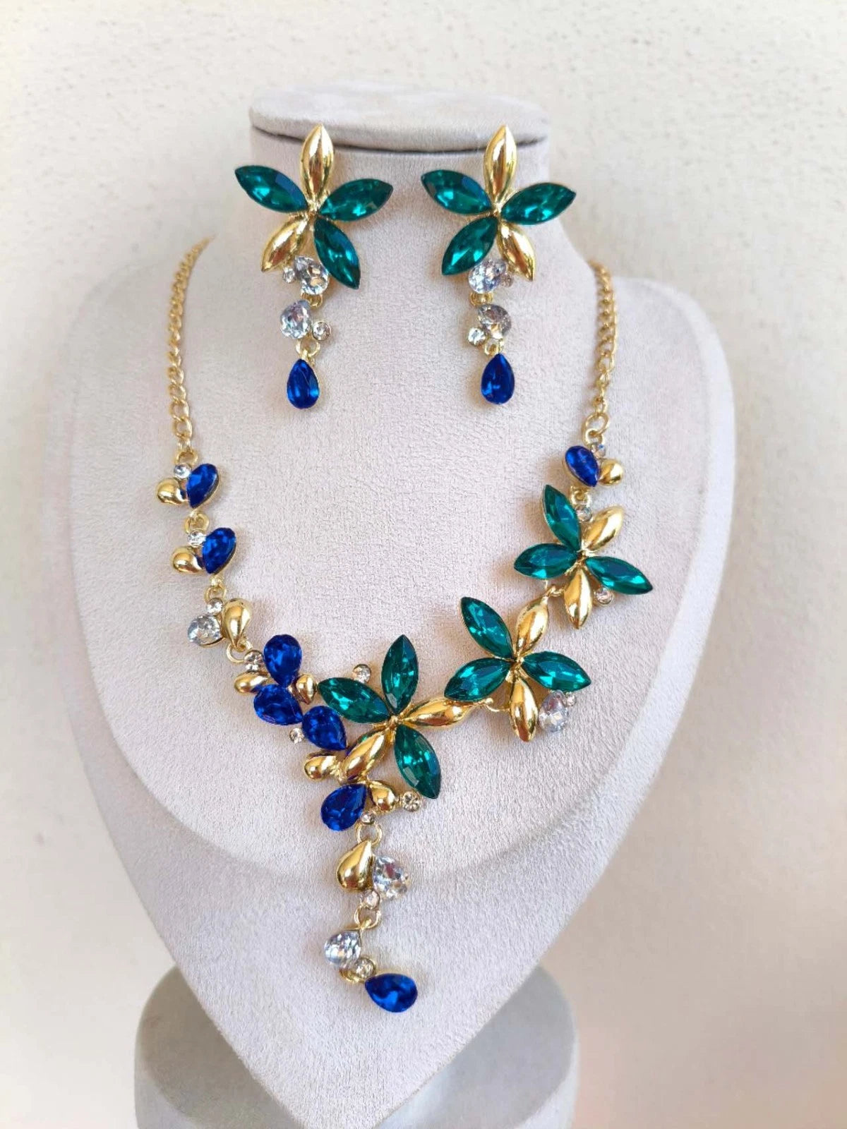Set collana e orecchini con zirconi floreali, stile retrò elegante